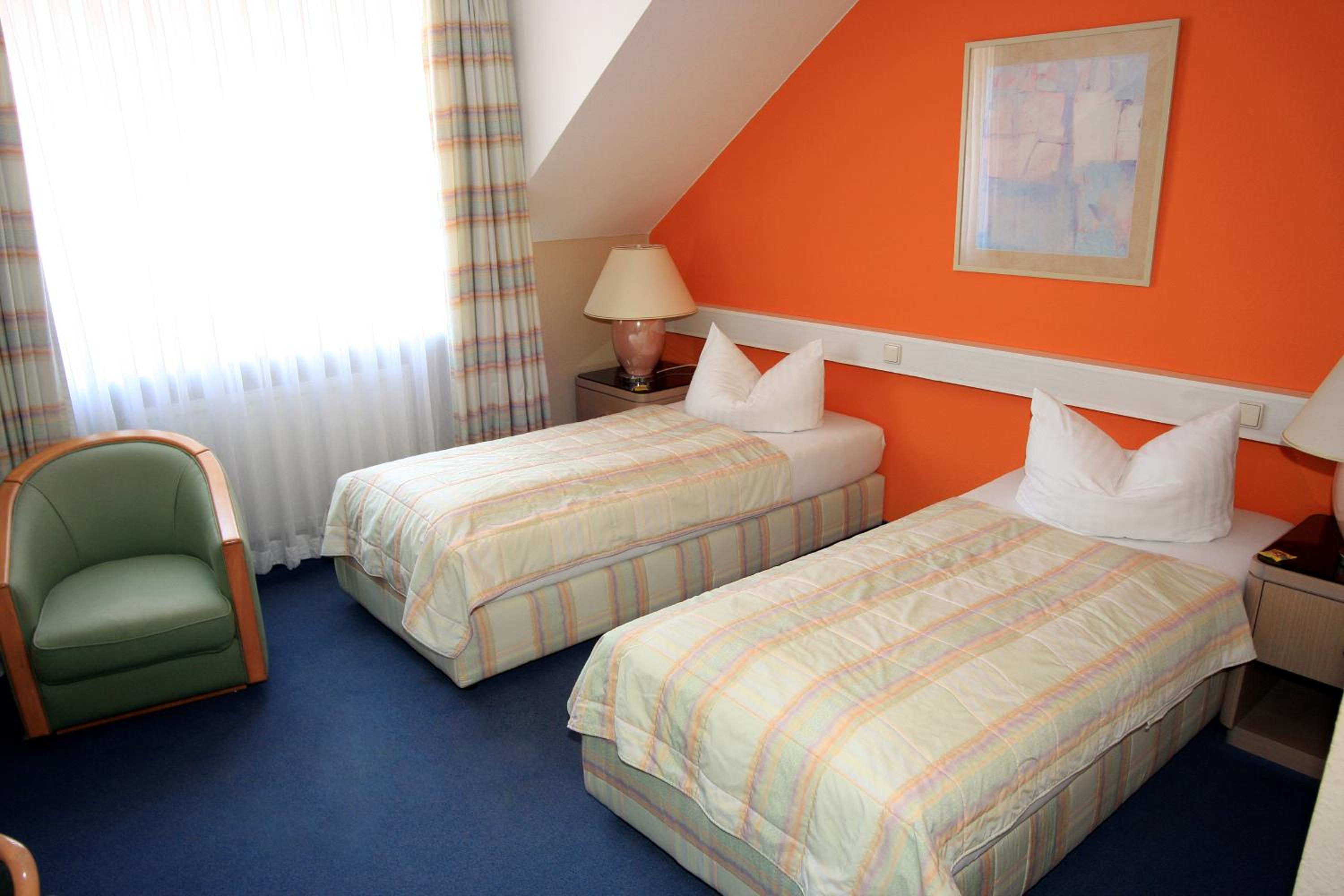 Basic Twin Room - Photo 3