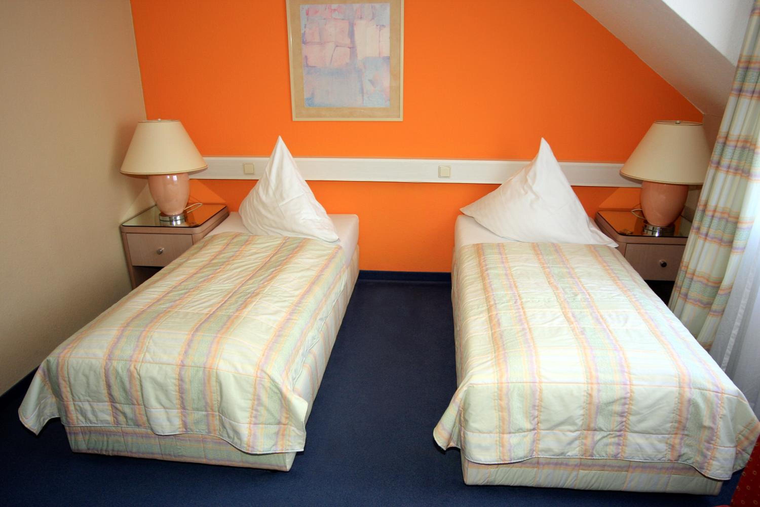 Basic Twin Room - Photo 7