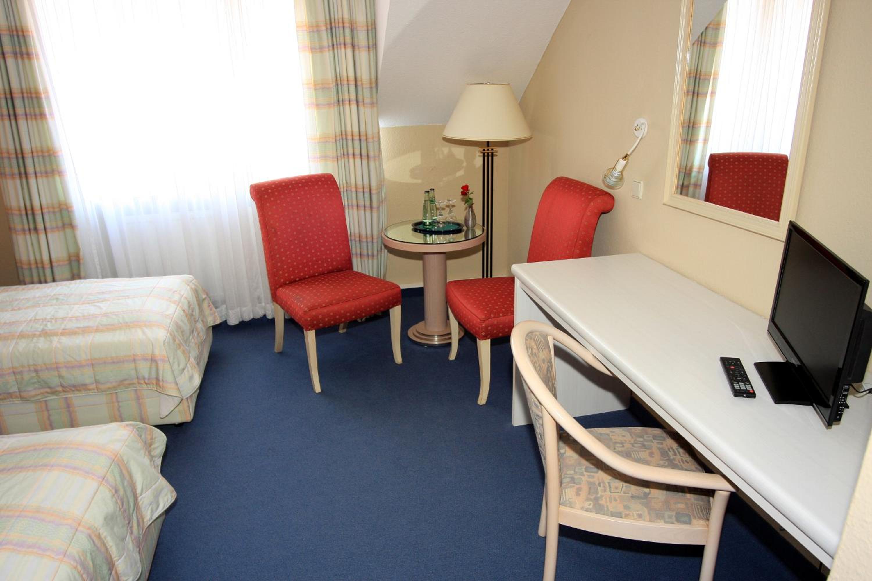 Basic Twin Room - Photo 5