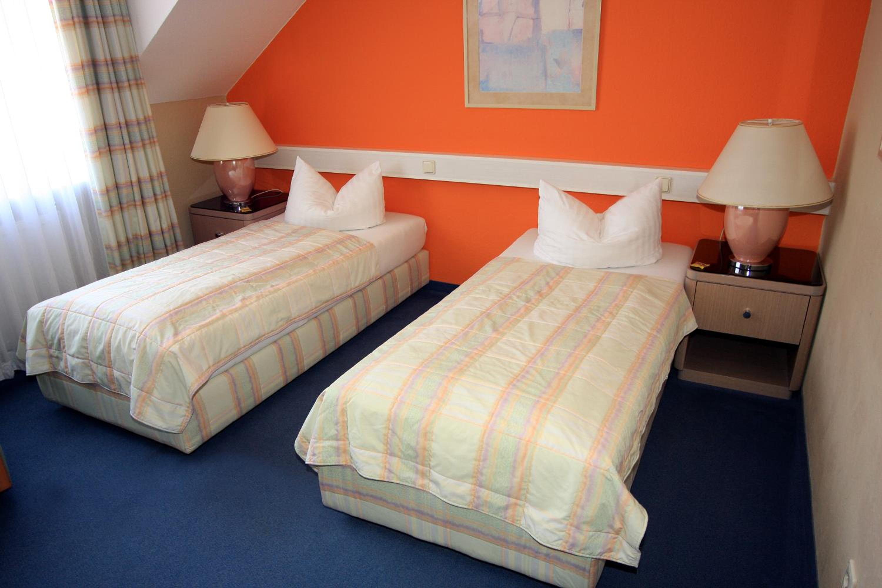 Basic Twin Room - Photo 8