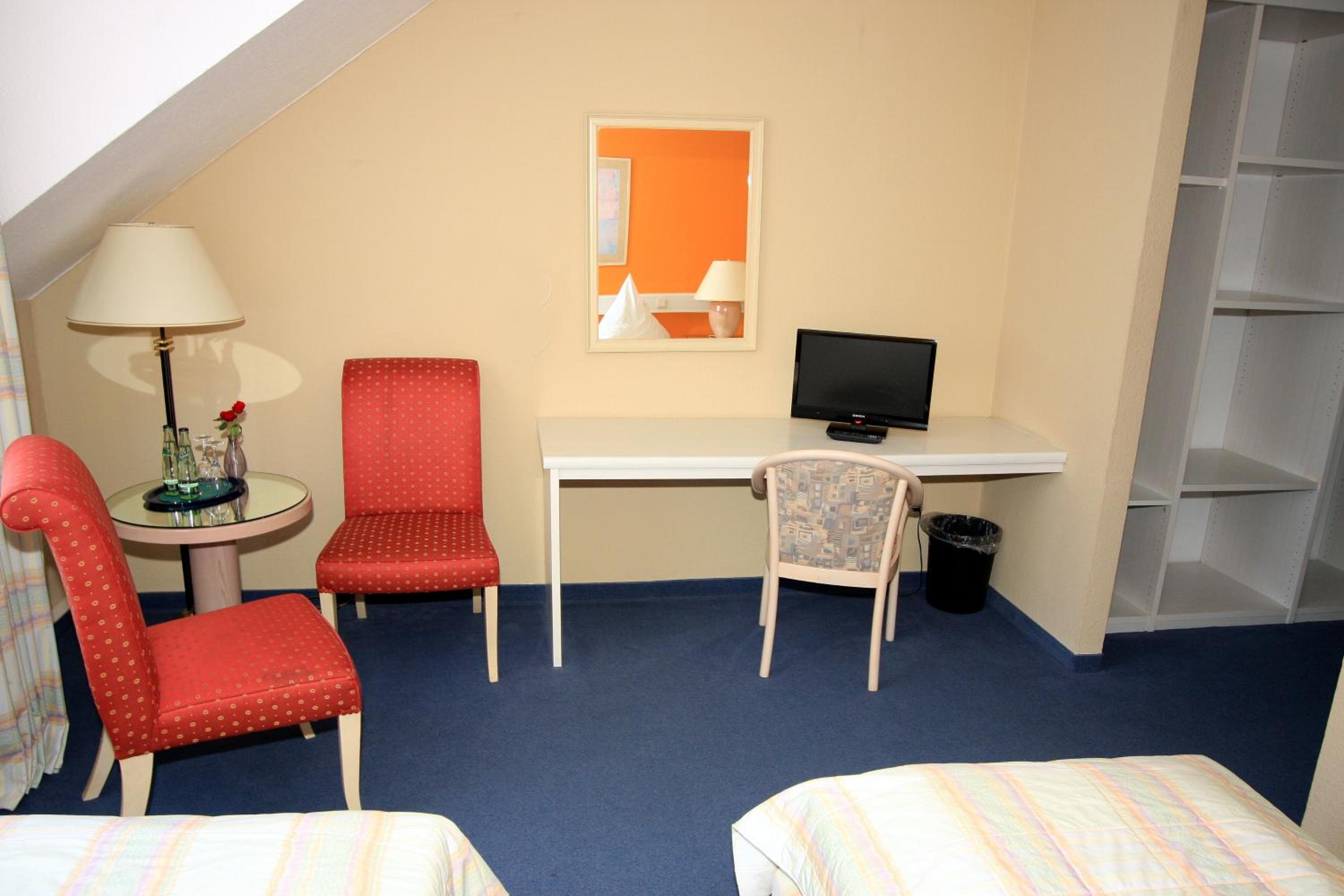 Basic Twin Room - Photo 6