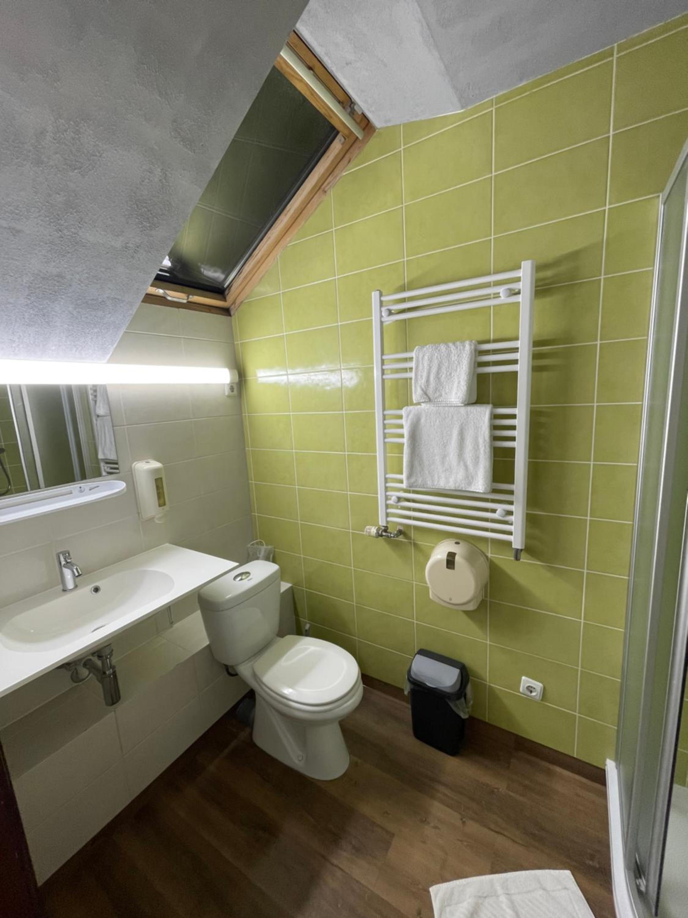 Double Room with Private Bathroom - Photo 6