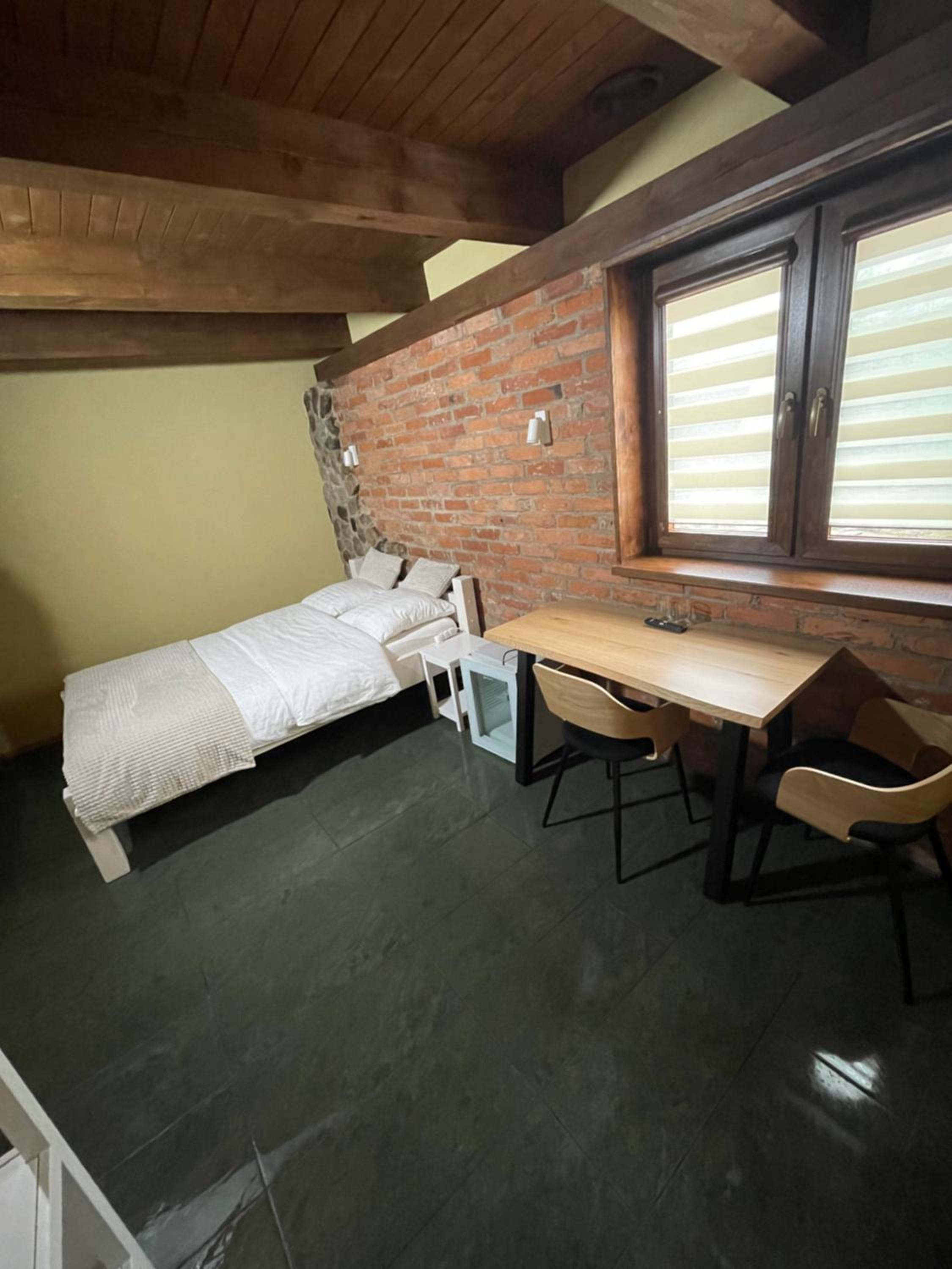 Double Room with Private Bathroom - Photo 2