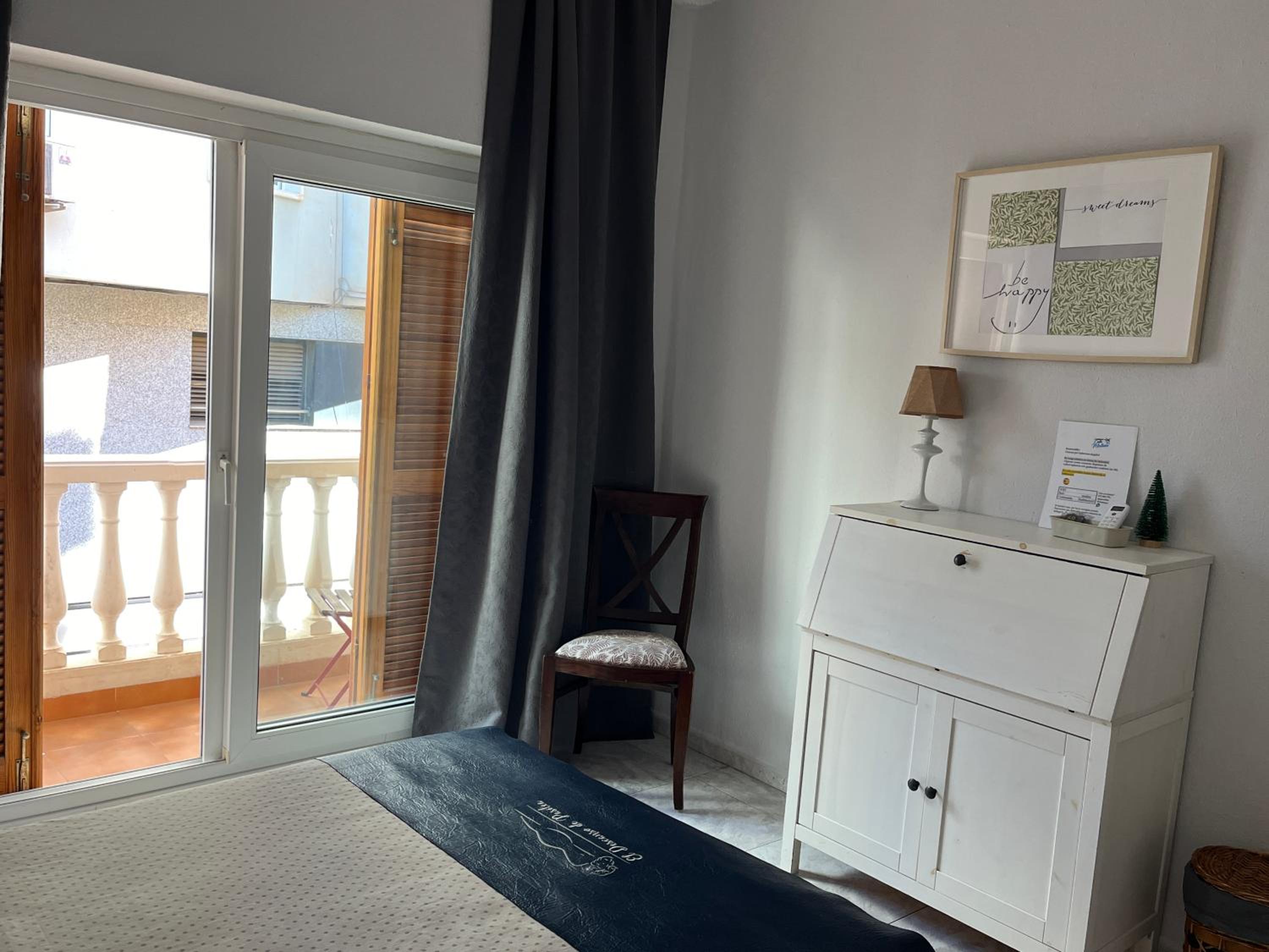 Habitación Doble con Balcón y Baño Compartido
