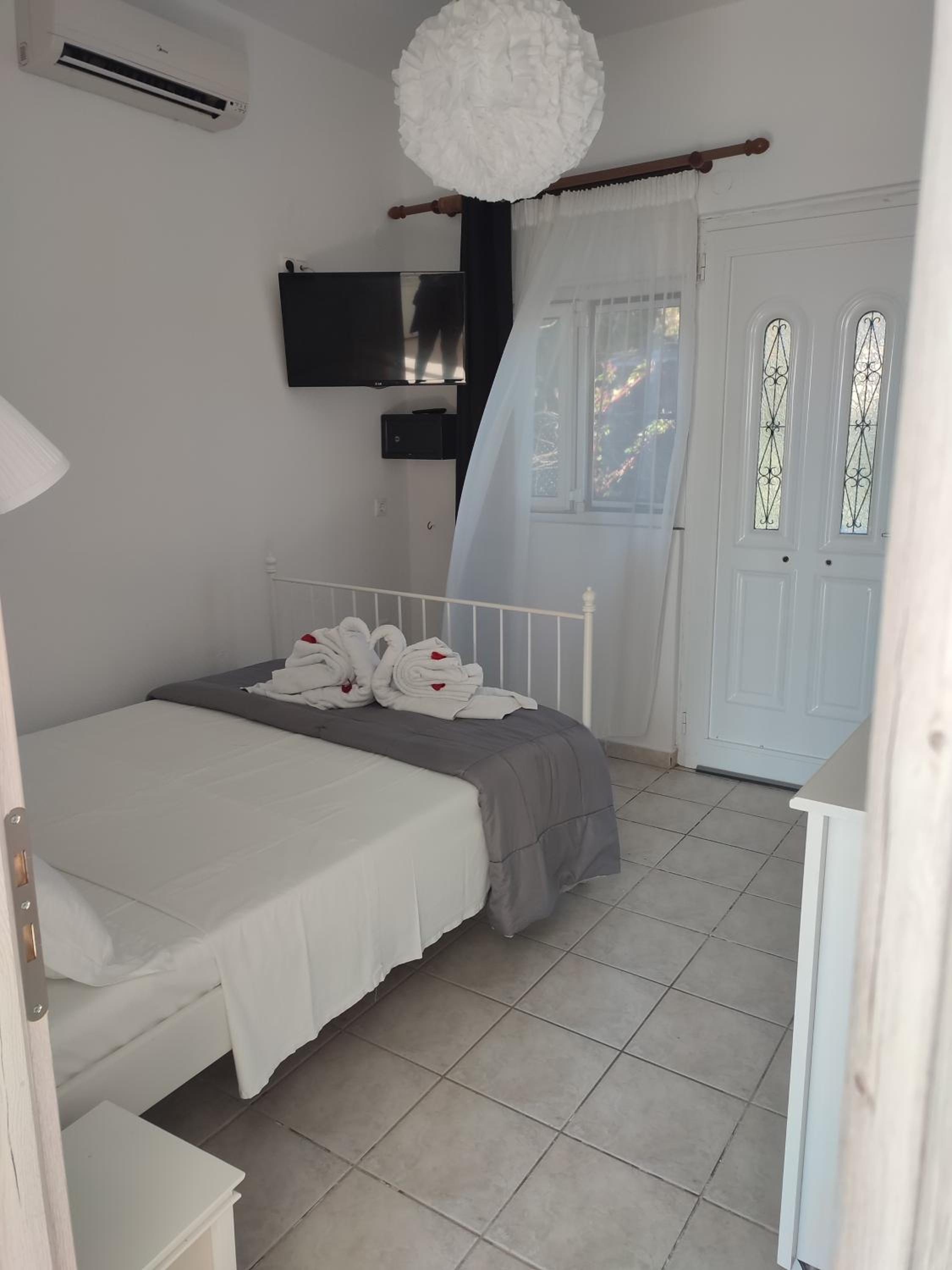 Studio with Spa Bath