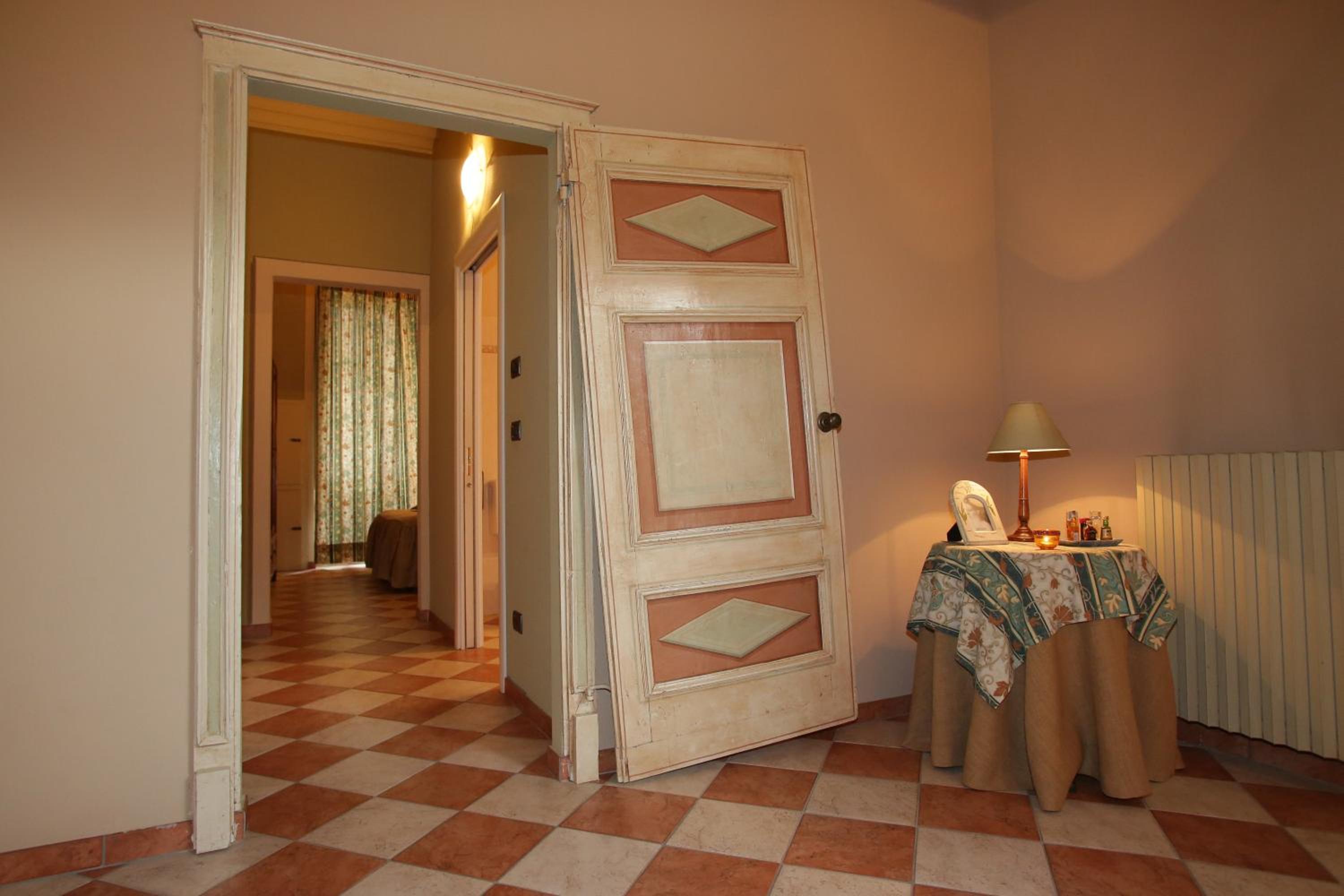Deluxe One-Bedroom Apartment - Photo 7