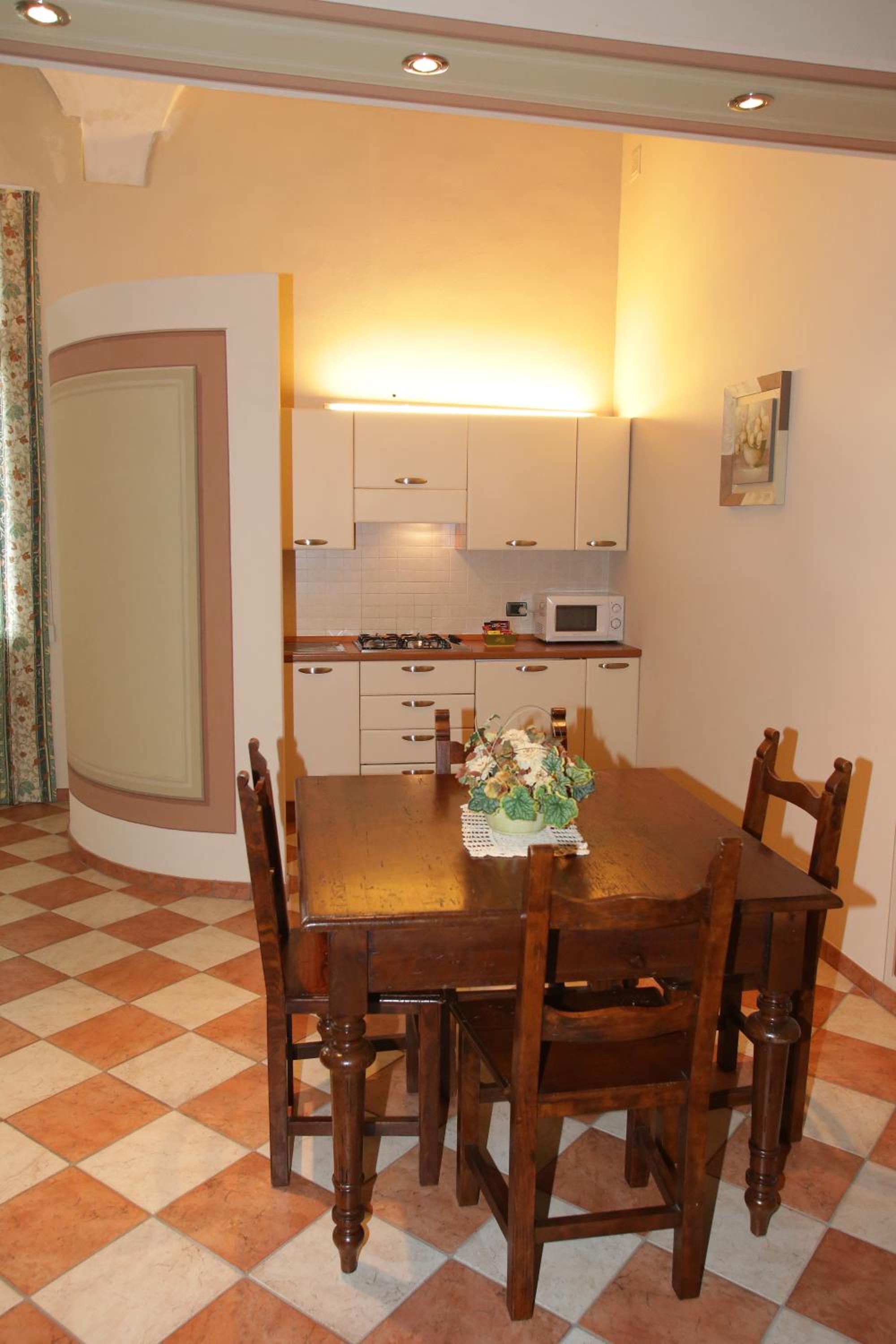 Deluxe One-Bedroom Apartment - Photo 3