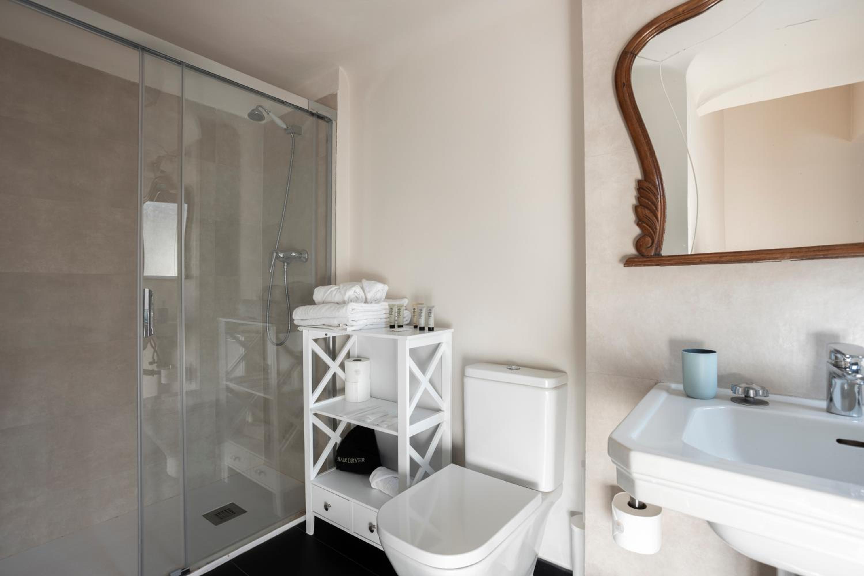 Superior King Suite - Photo 2