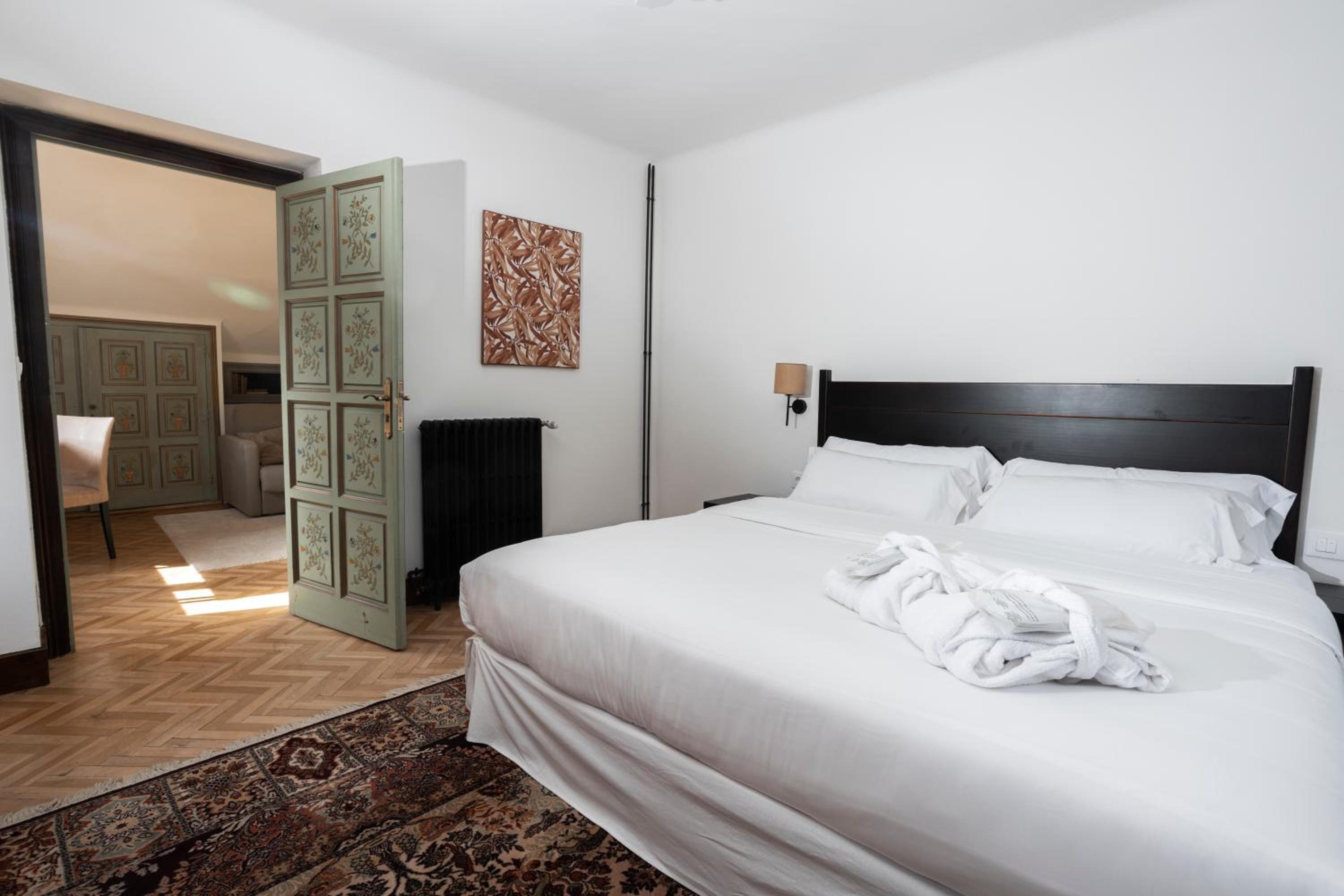Deluxe King Suite - Photo 3