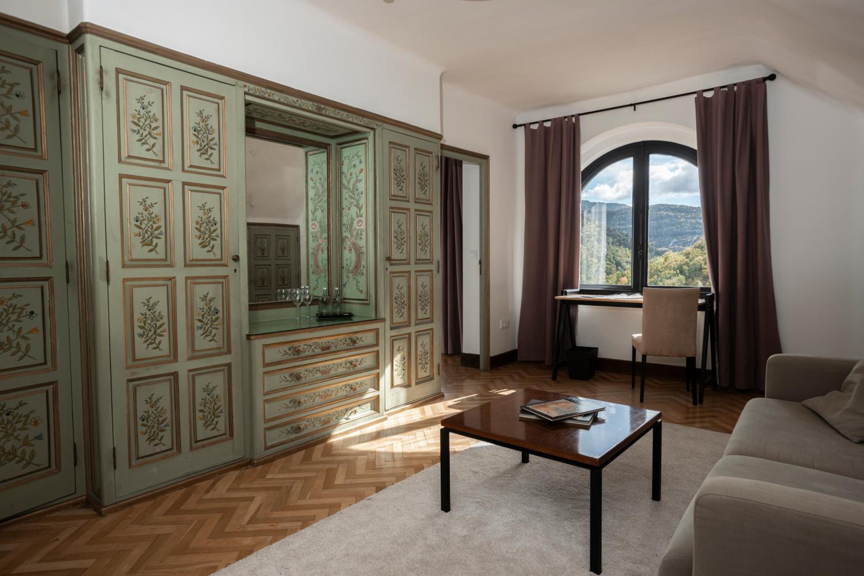 Deluxe King Suite - Photo 1