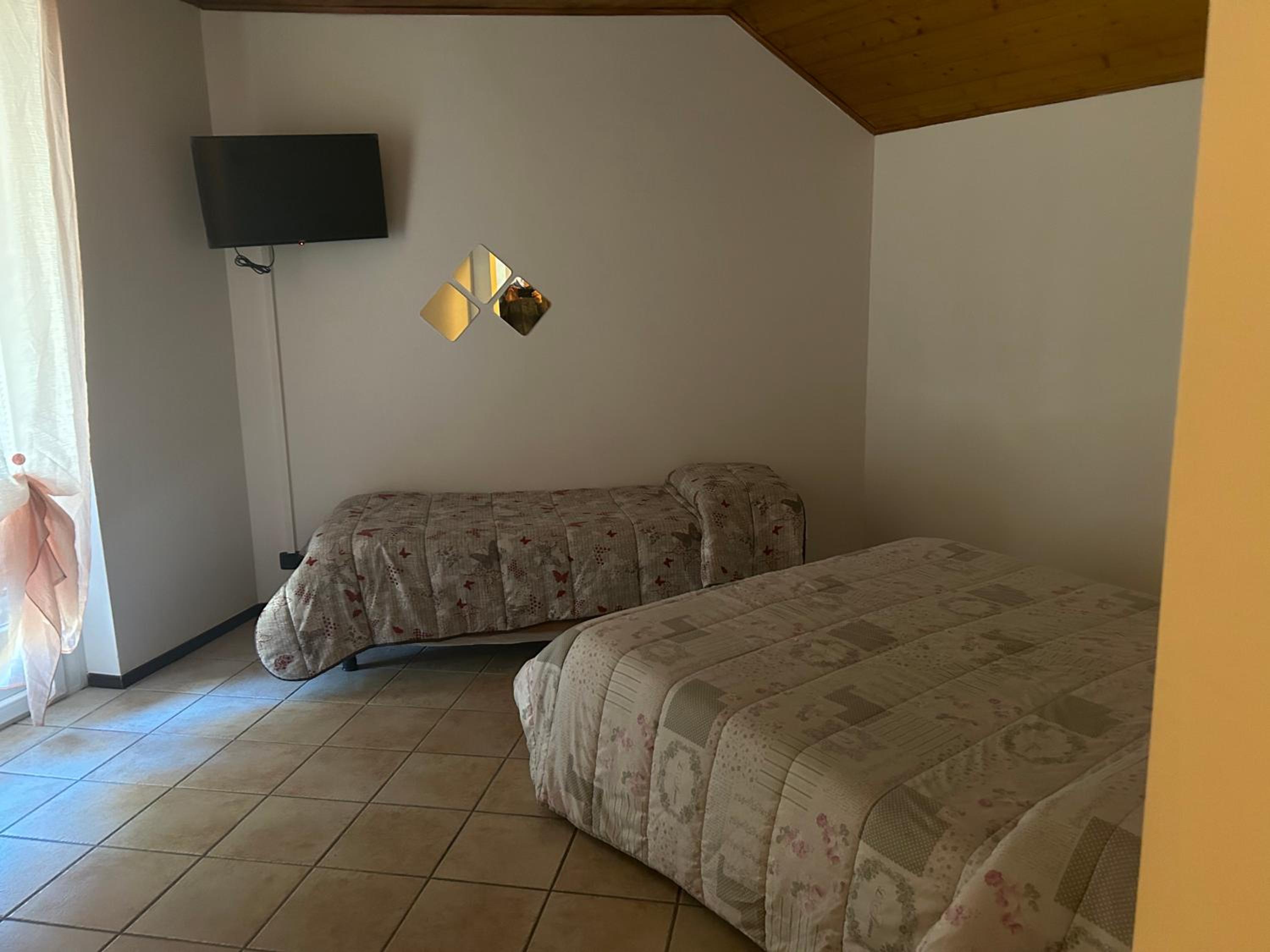 Deluxe Room (2 Adults + 1 Child) photo 2