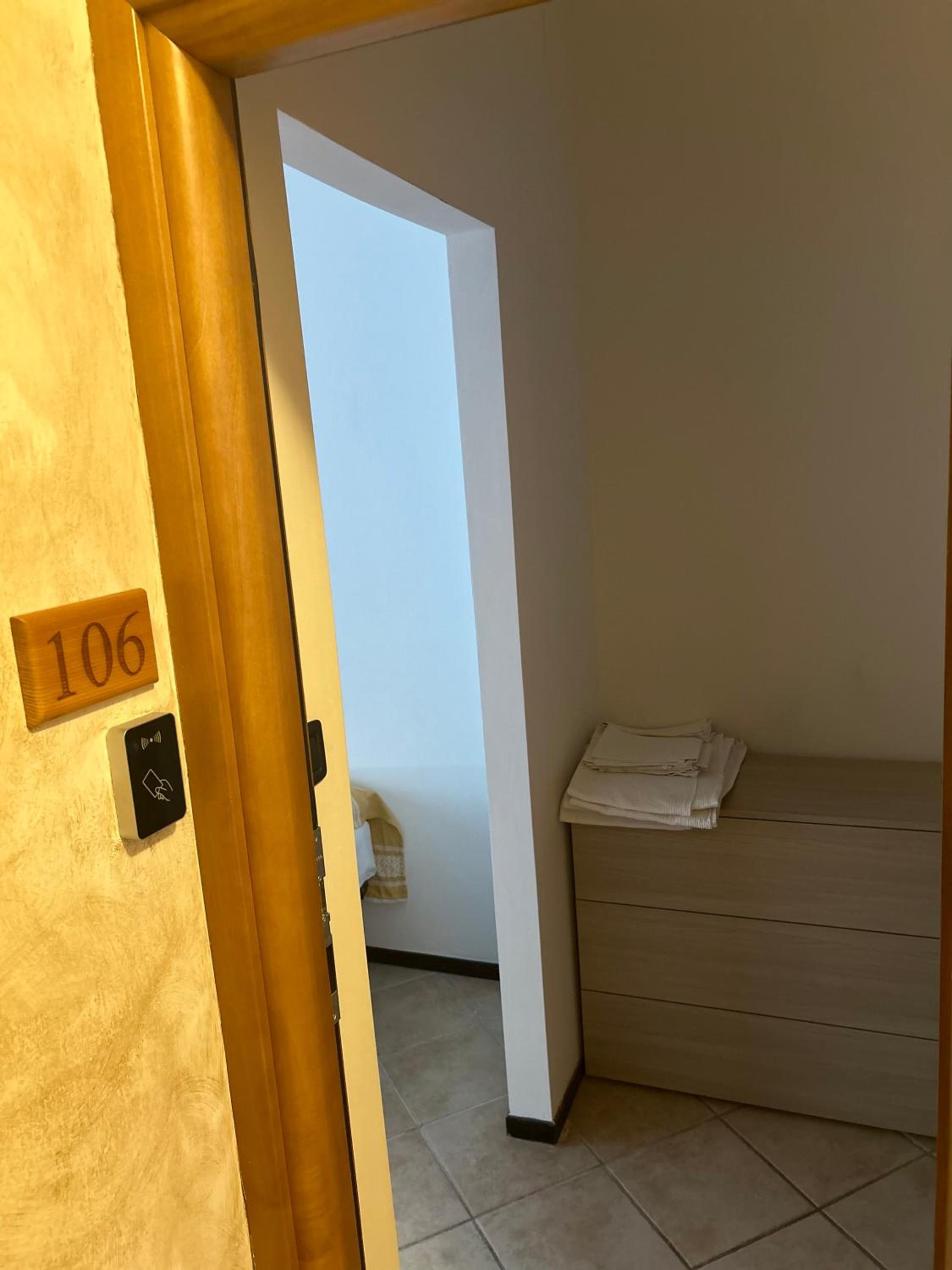 Deluxe Room (2 Adults + 1 Child) photo 1