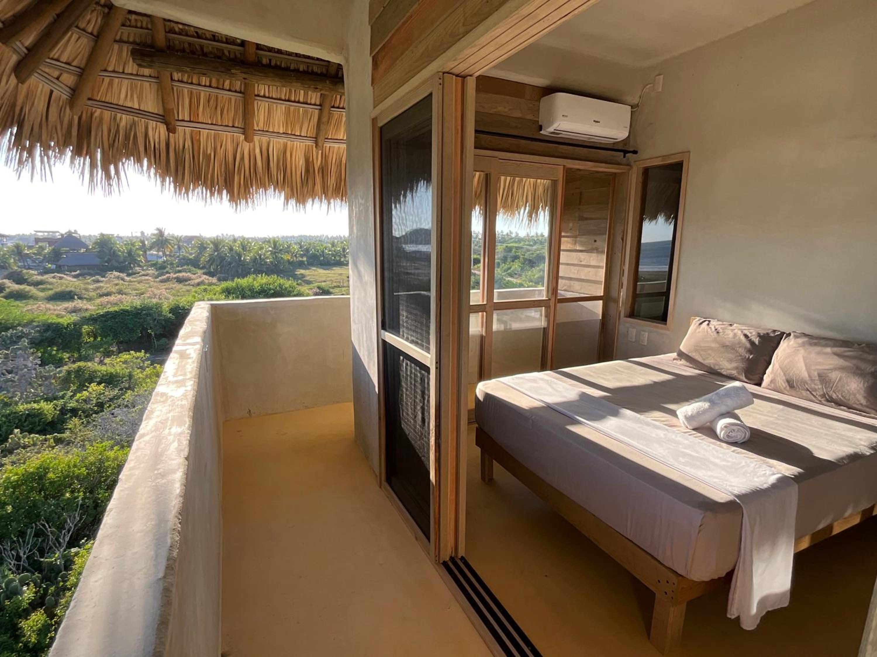 Deluxe Double Room with Balcony and Sea View photo 3