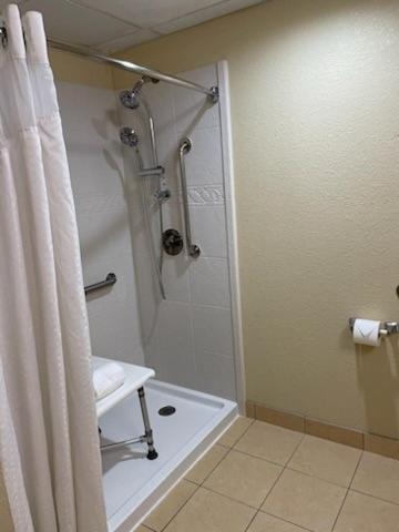 King Room - Disability Access/Non-Smoking - Photo 6