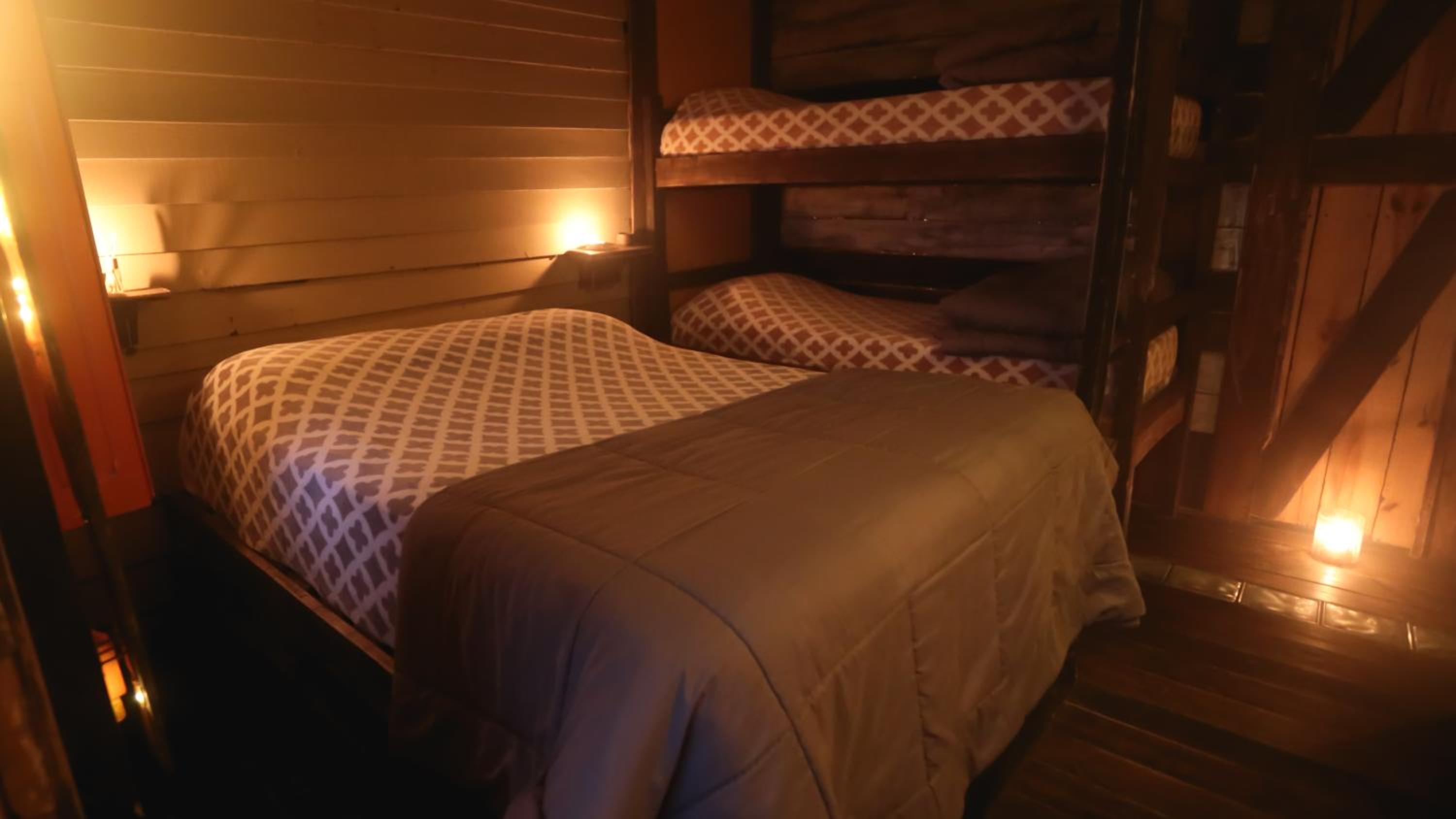 Quadruple Room with Private Bathroom photo 1
