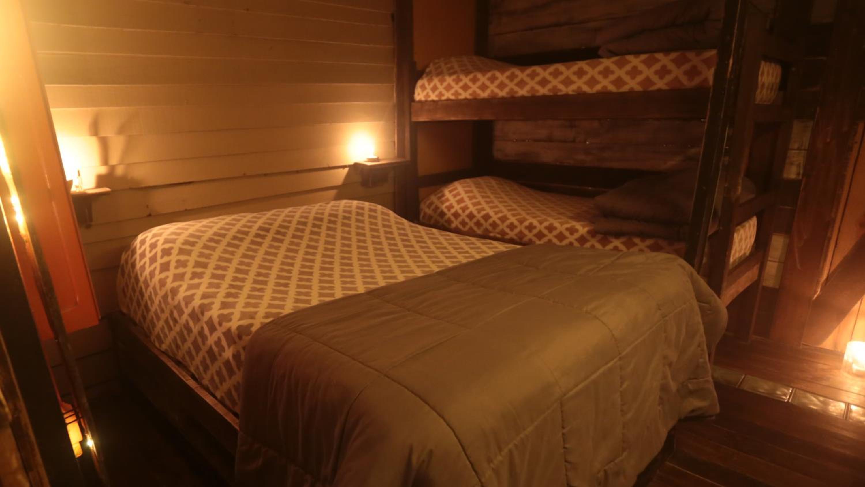 Quadruple Room with Private Bathroom photo 2