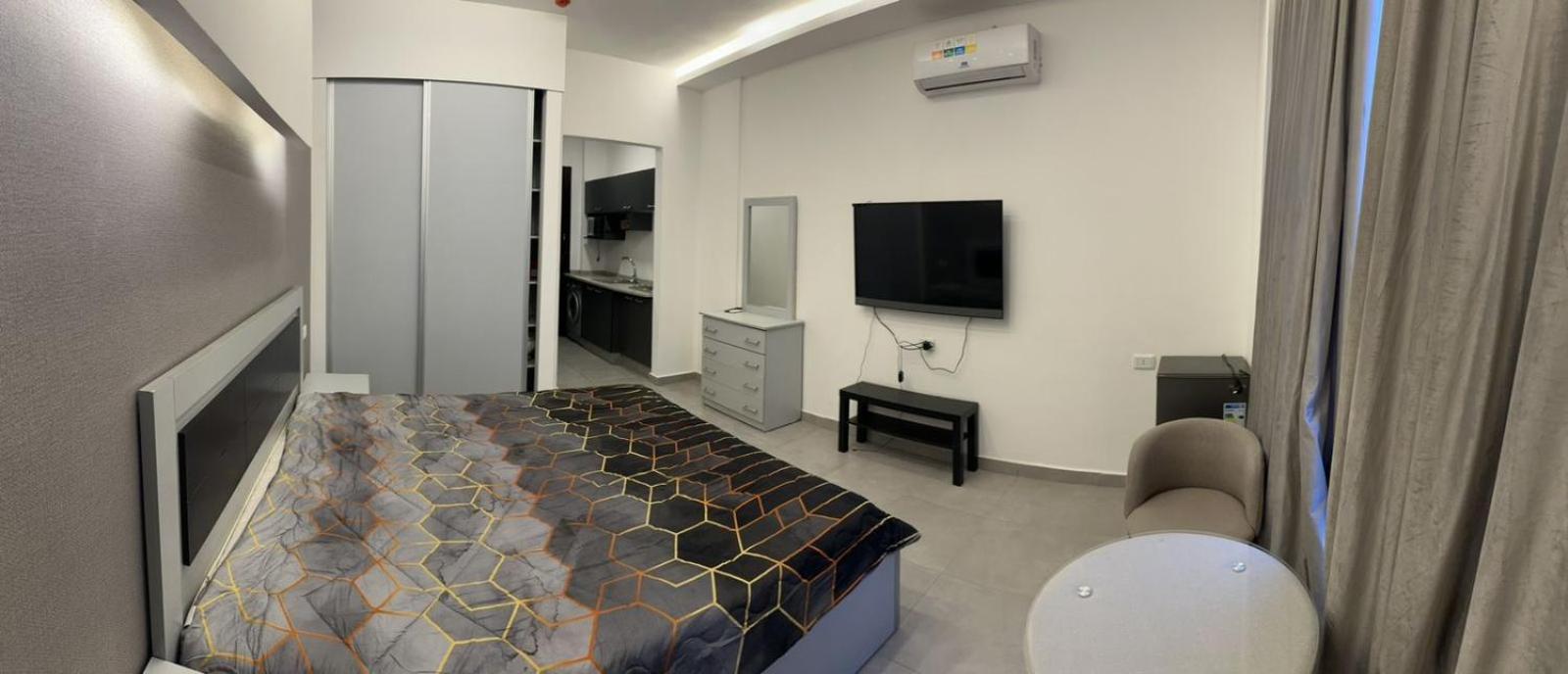 Deluxe Studio