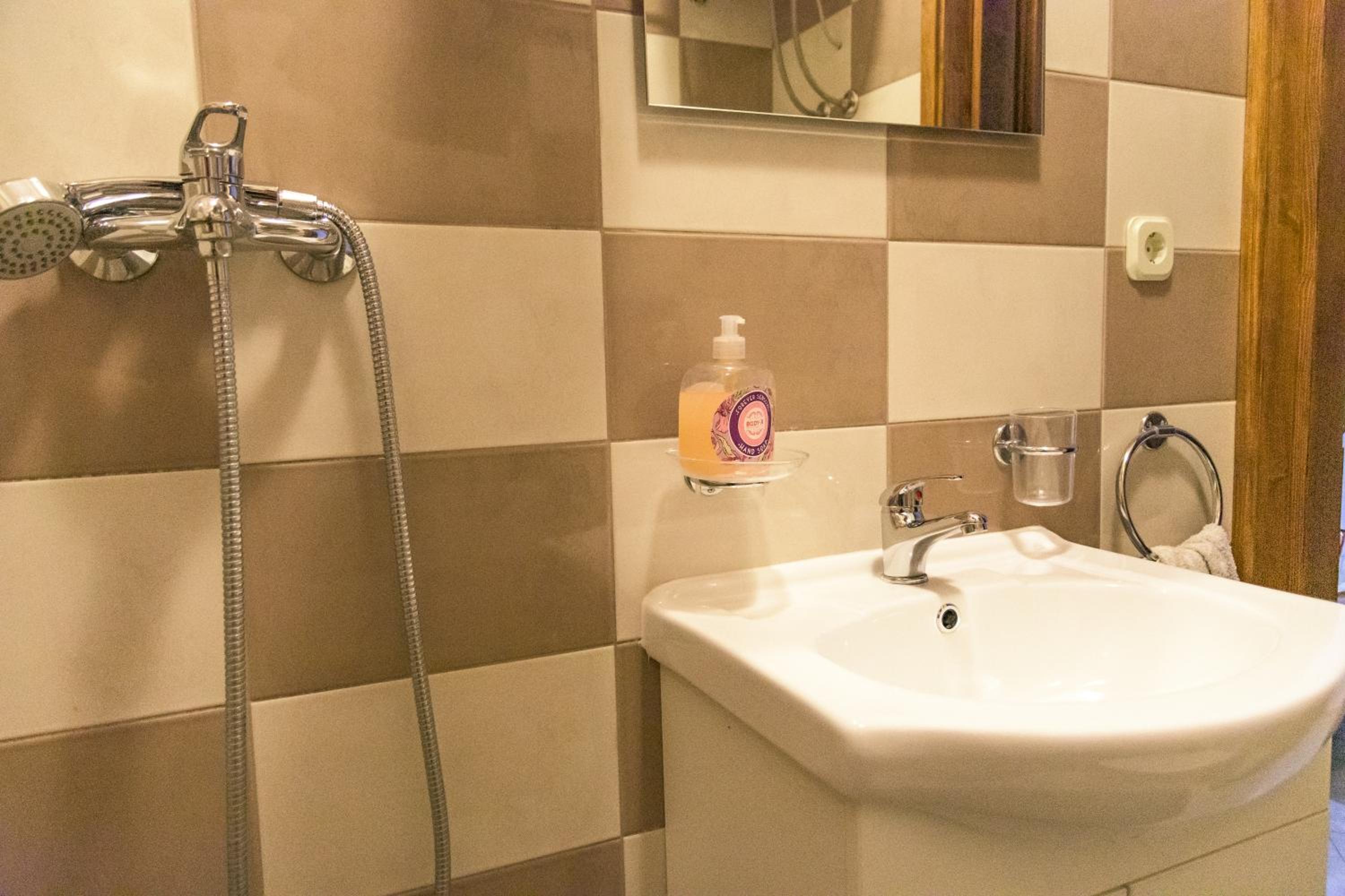 Twin Room with Bathroom photo 3