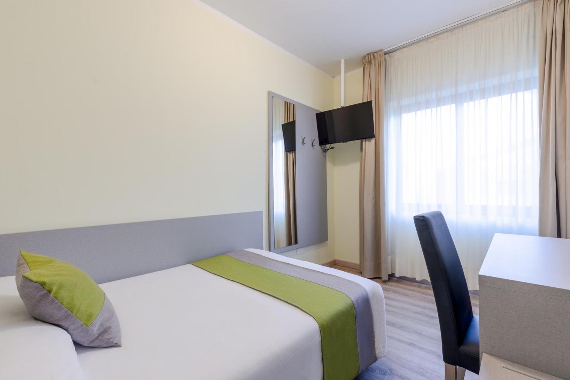 Small Double Room photo 1