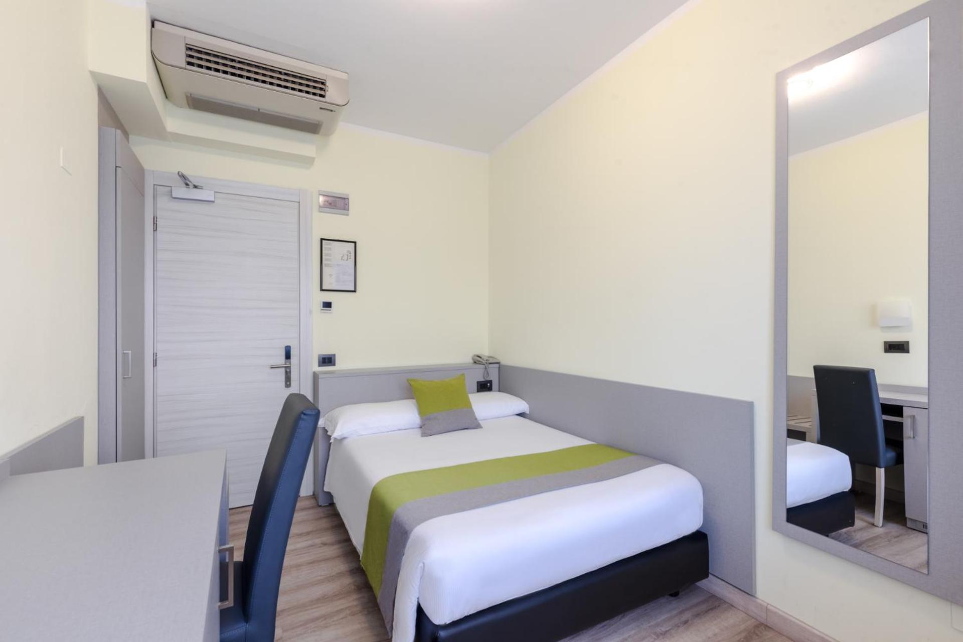 Small Double Room photo 3