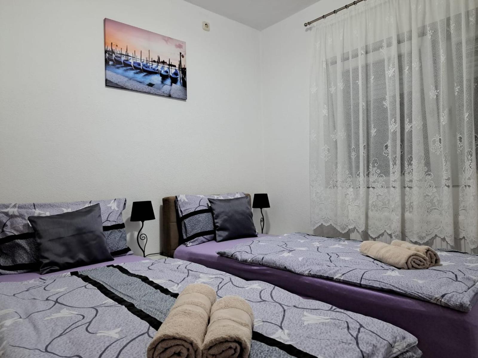 Twin Room with Bathroom photo 1