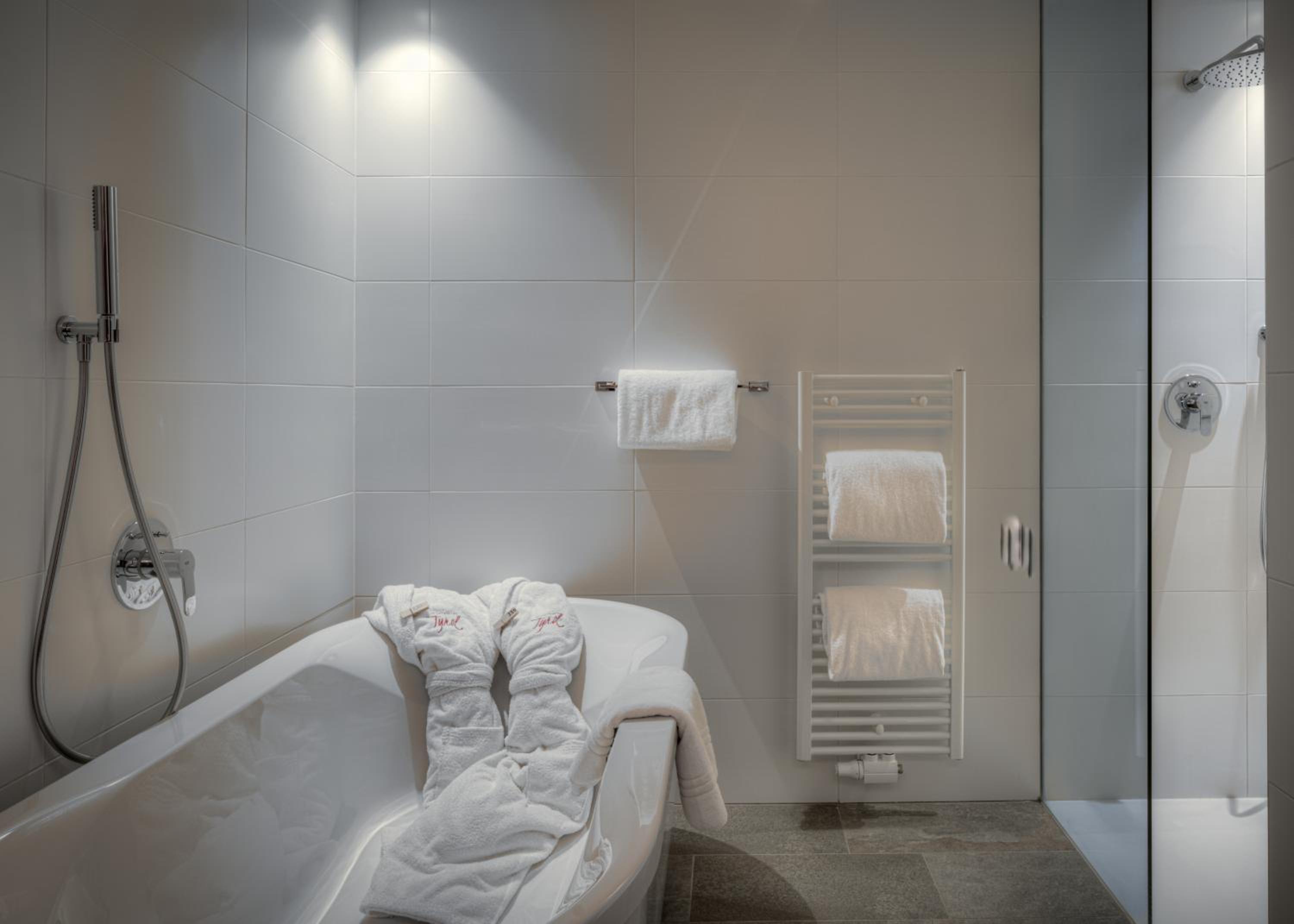 Suite - Photo 3