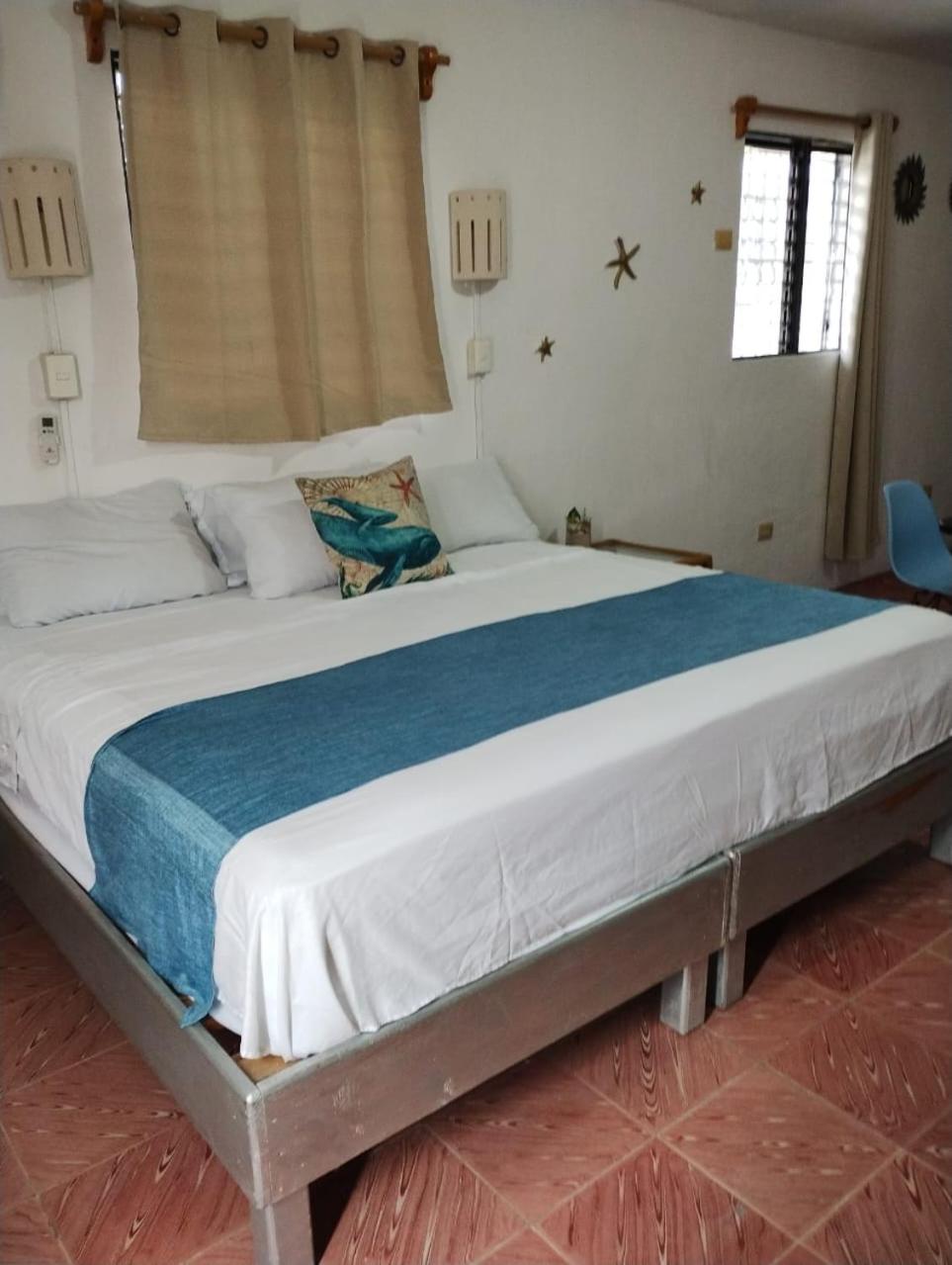 One-Bedroom Apartment - Photo 2