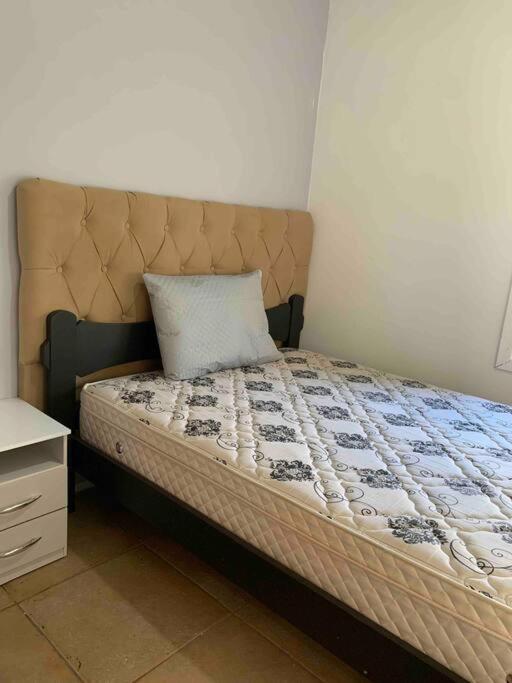 Five-Bedroom House photo 1