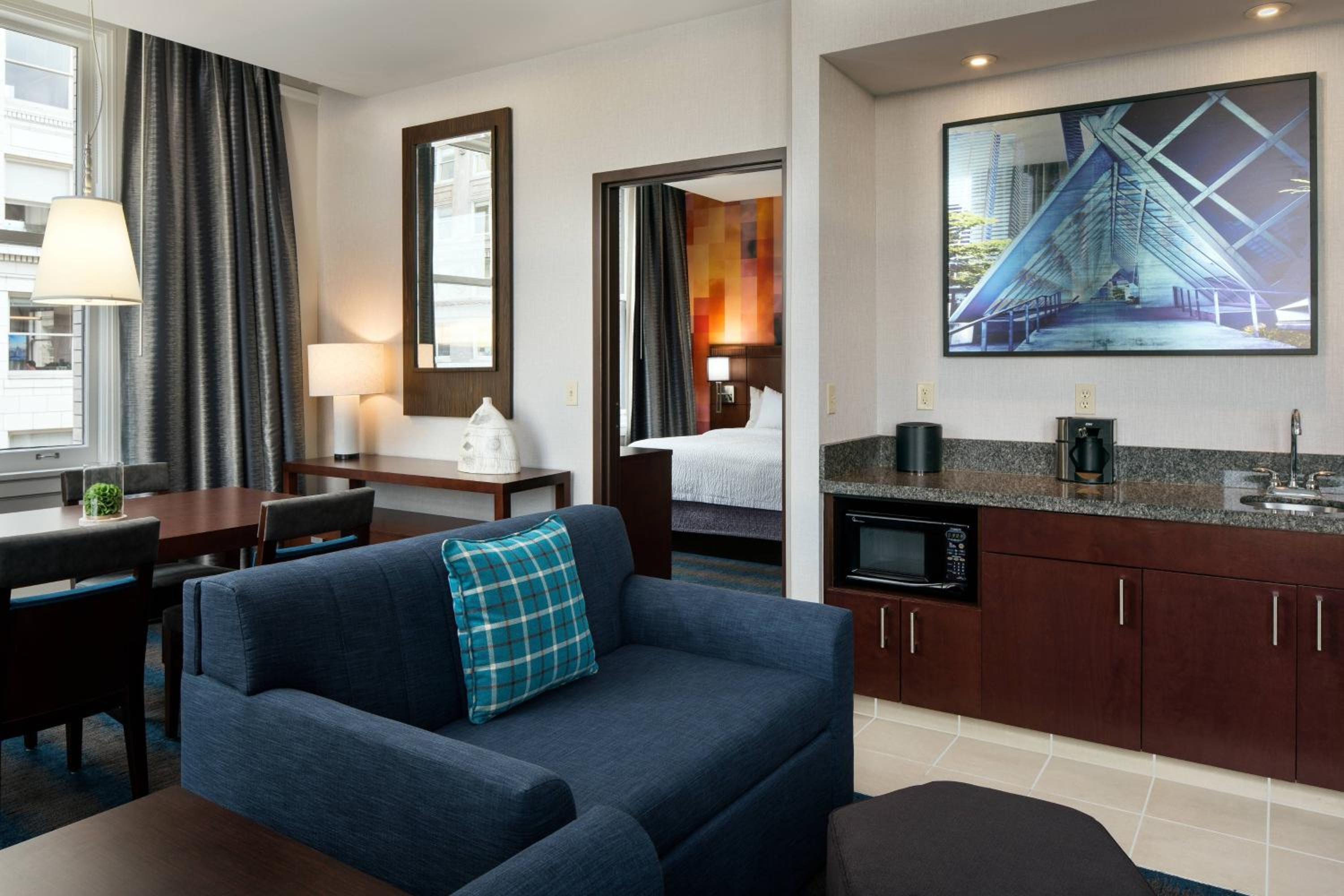 One-Bedroom Suite - Photo 5