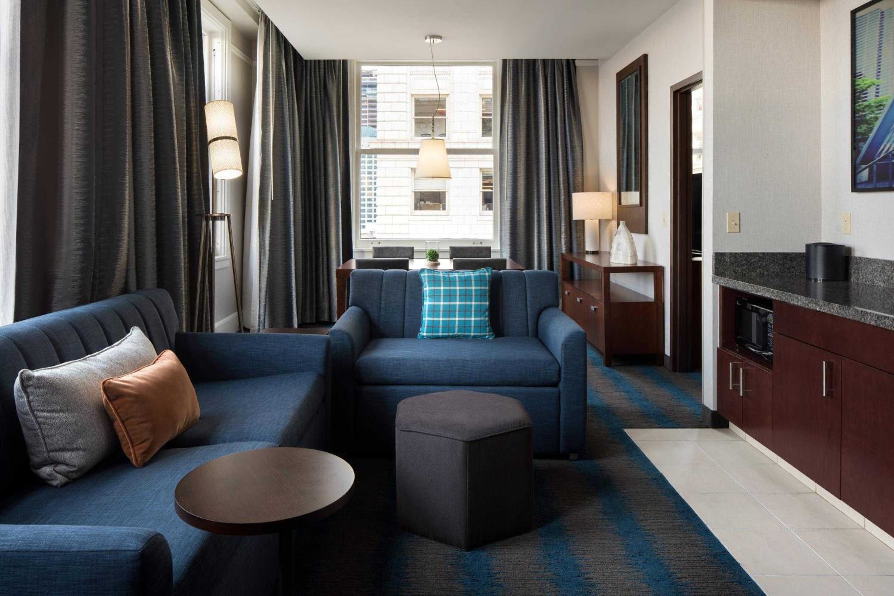 One-Bedroom Suite - Photo 6