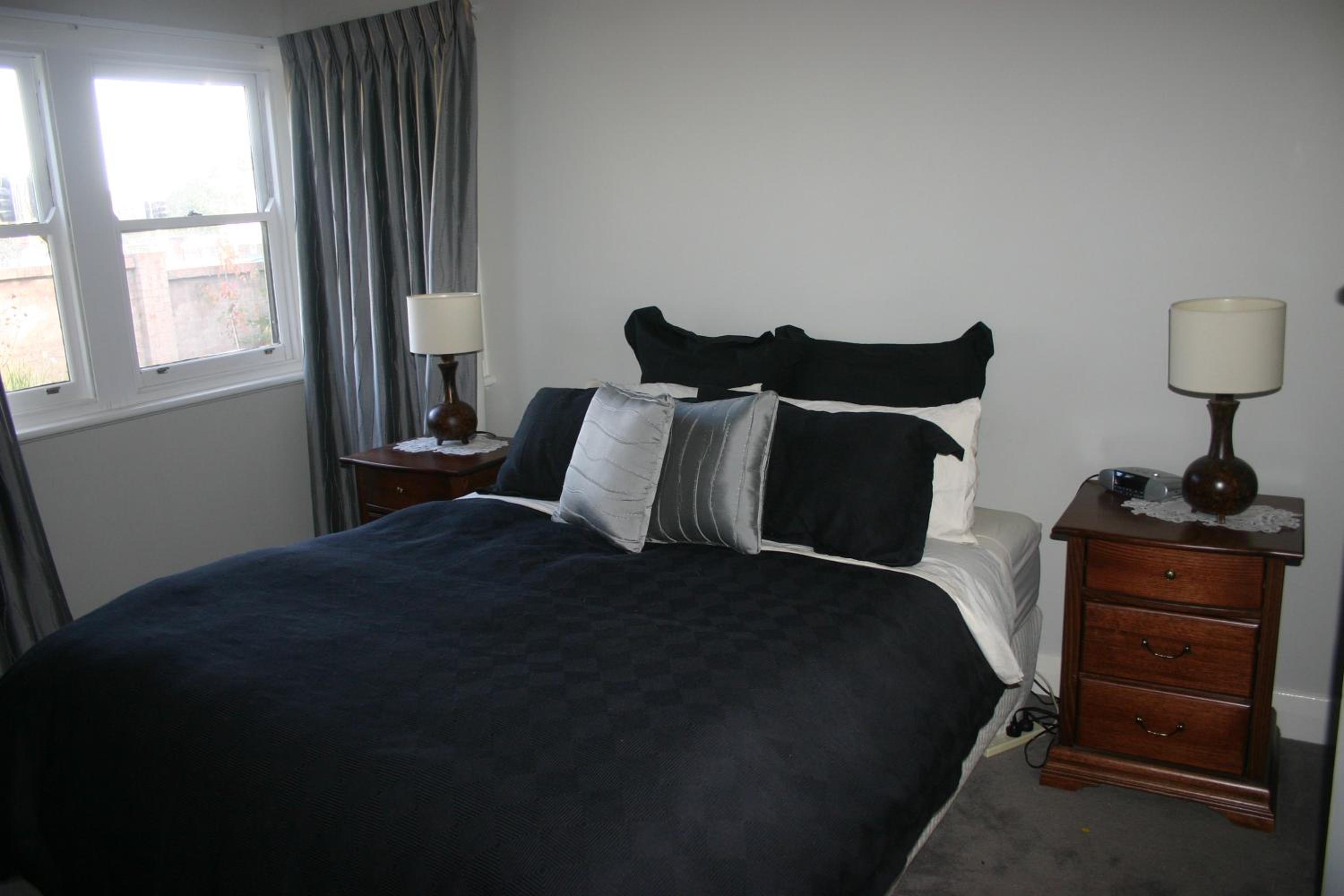 Three-Bedroom House photo 3