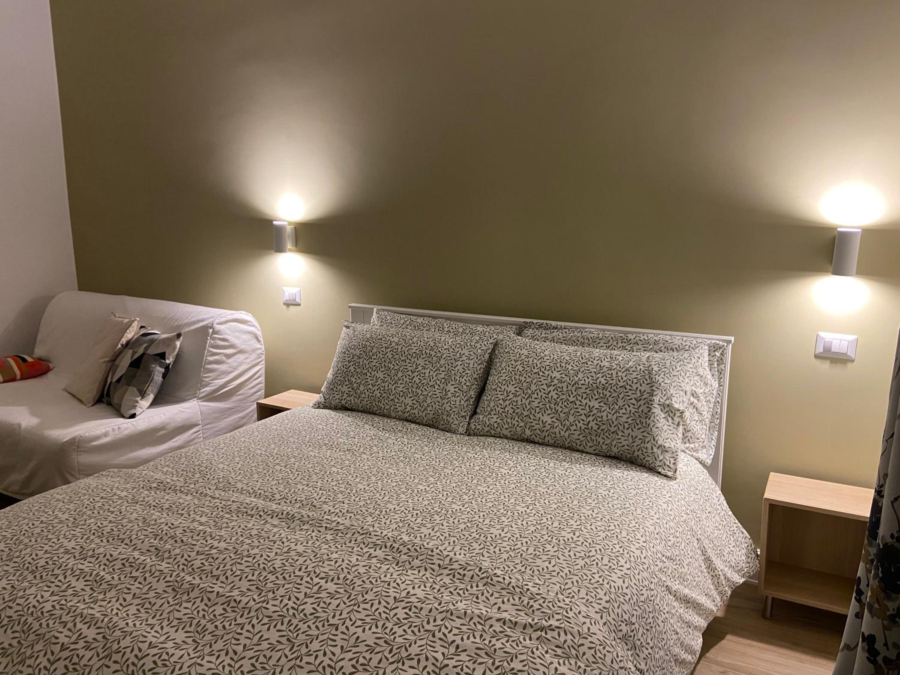 One-Bedroom Apartment photo 2