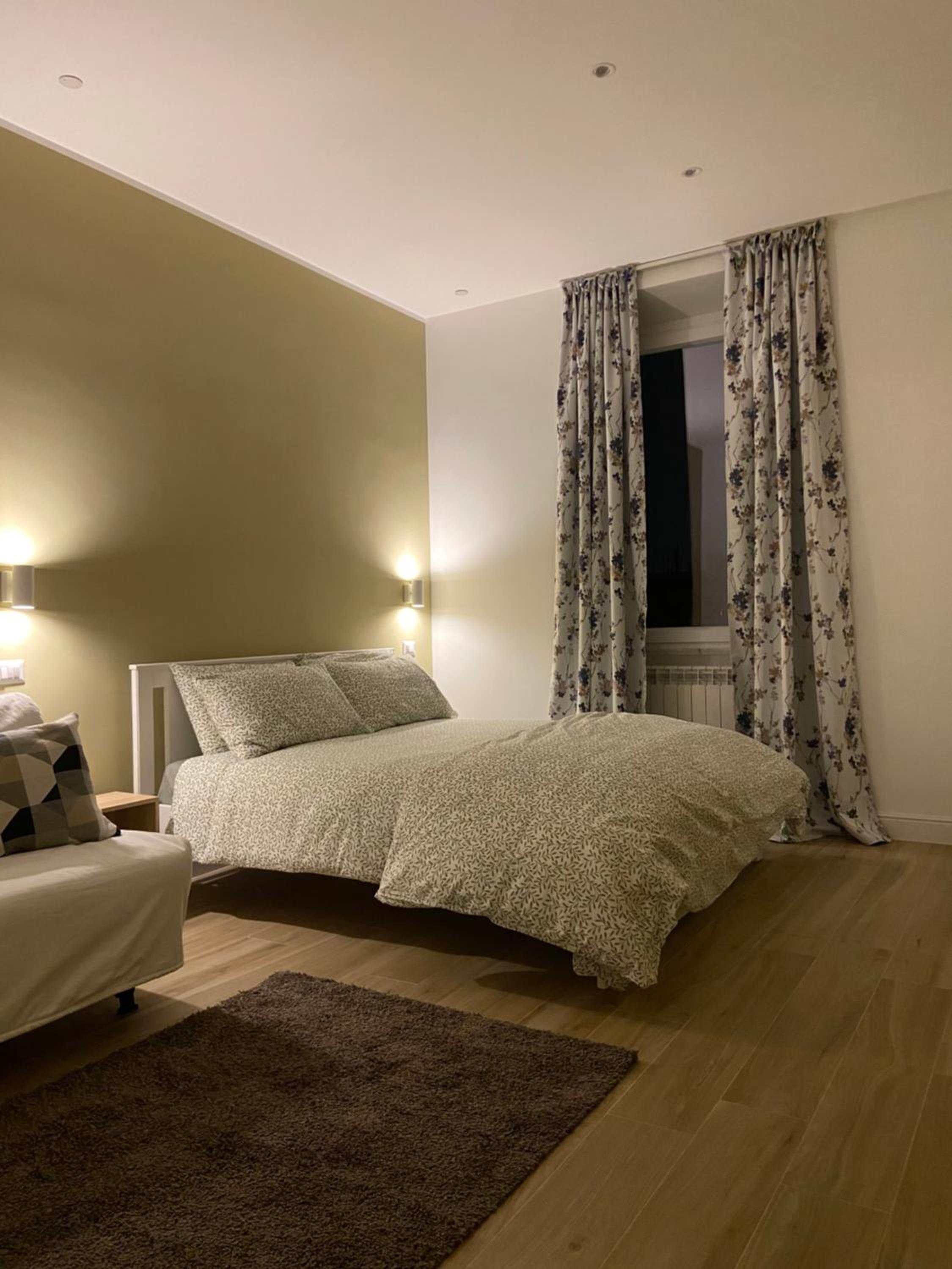 One-Bedroom Apartment photo 1