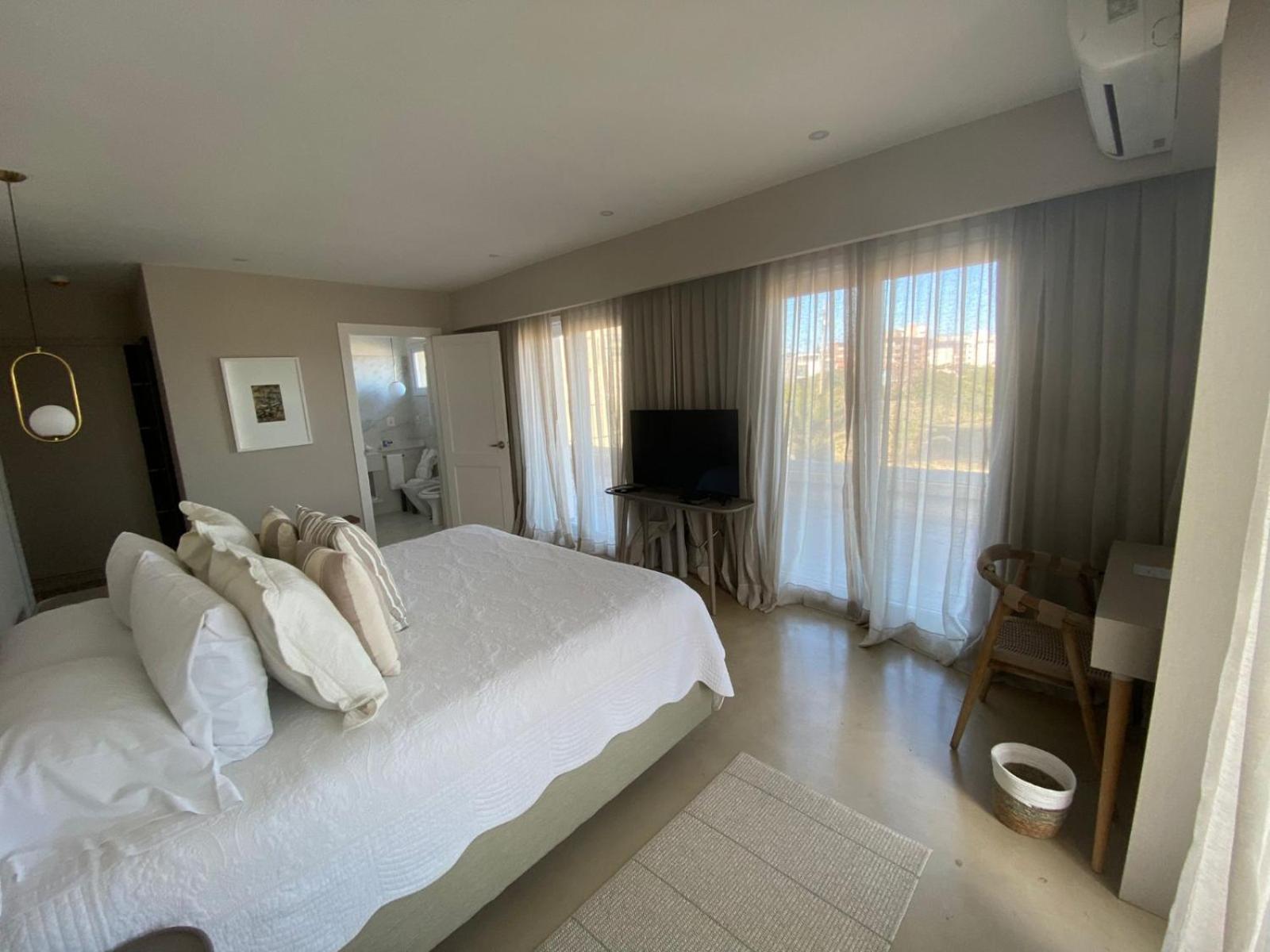 Deluxe Suite with Sea View photo 3