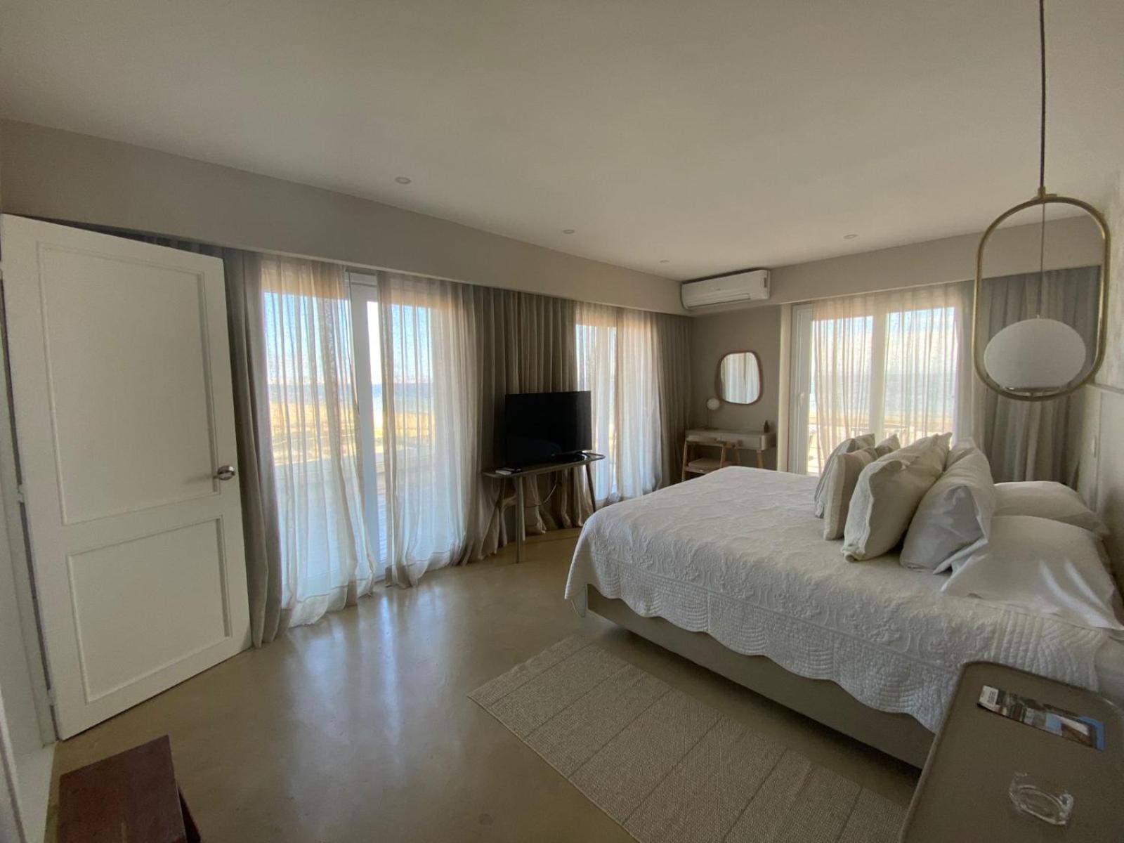 Deluxe Suite with Sea View photo 1