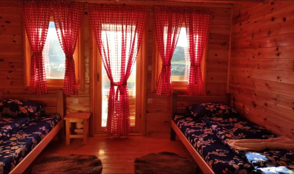 One-Bedroom House photo 1