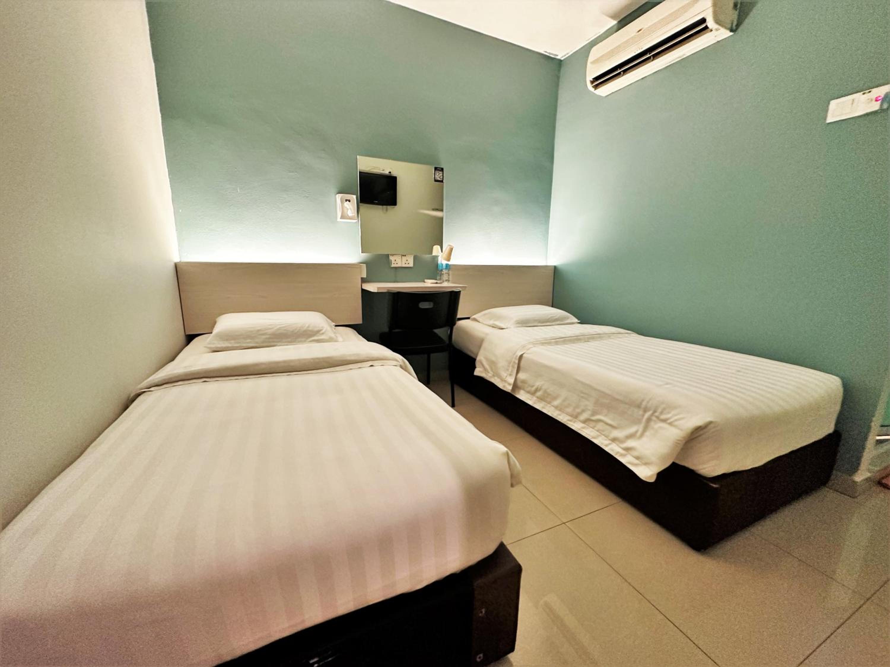 Deluxe Twin Room photo 3