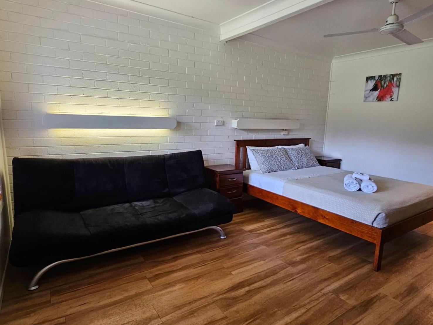 Triple Room with Pool View - Photo 1