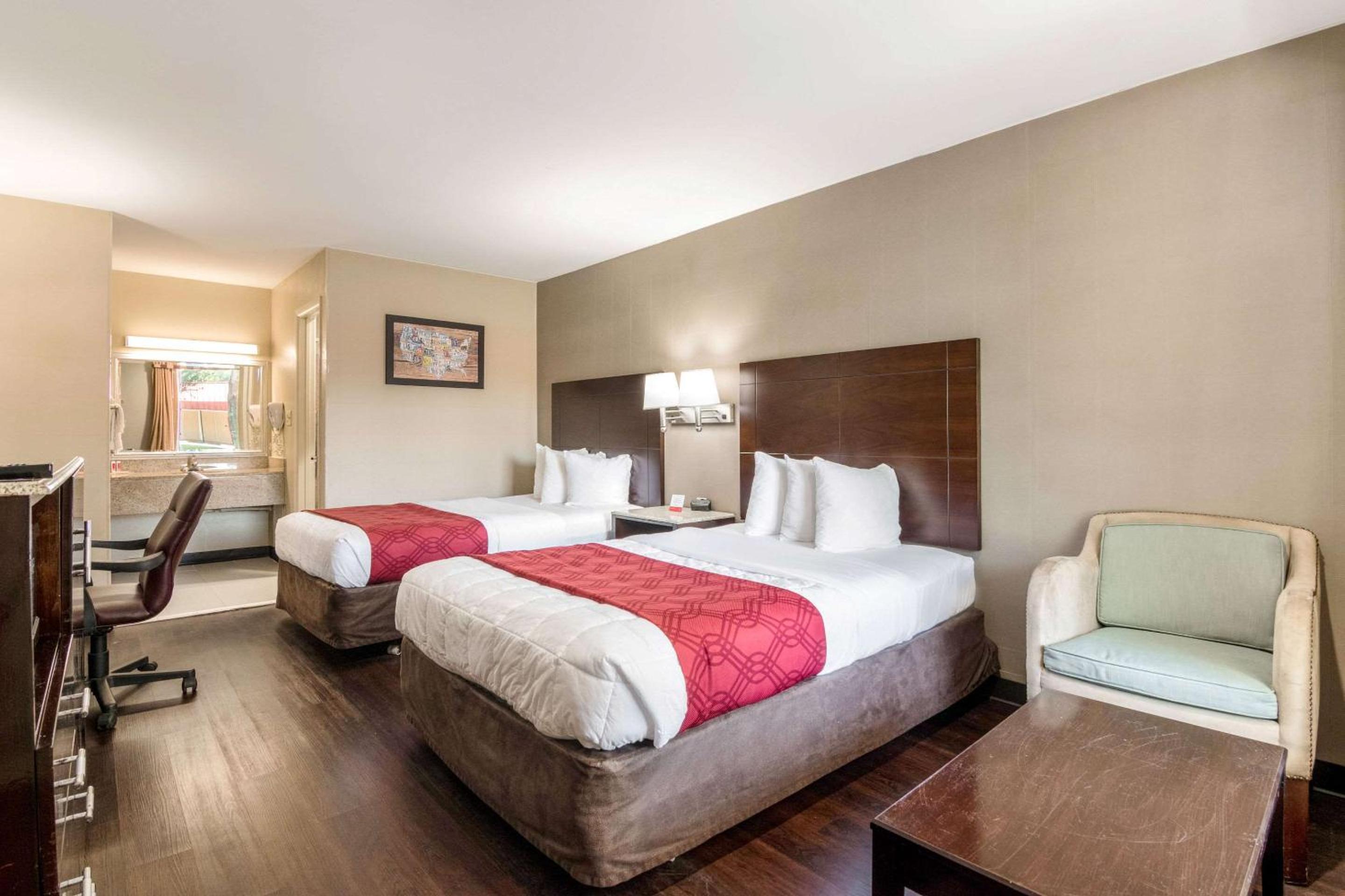 Double Room with Two Double Beds - Non-Smoking photo 2