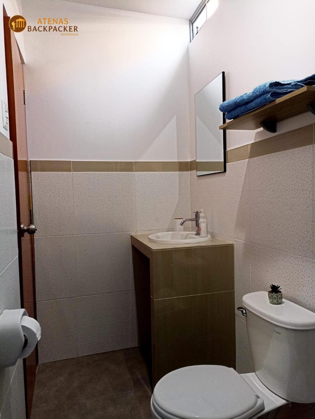Twin Room with Private Bathroom photo 2