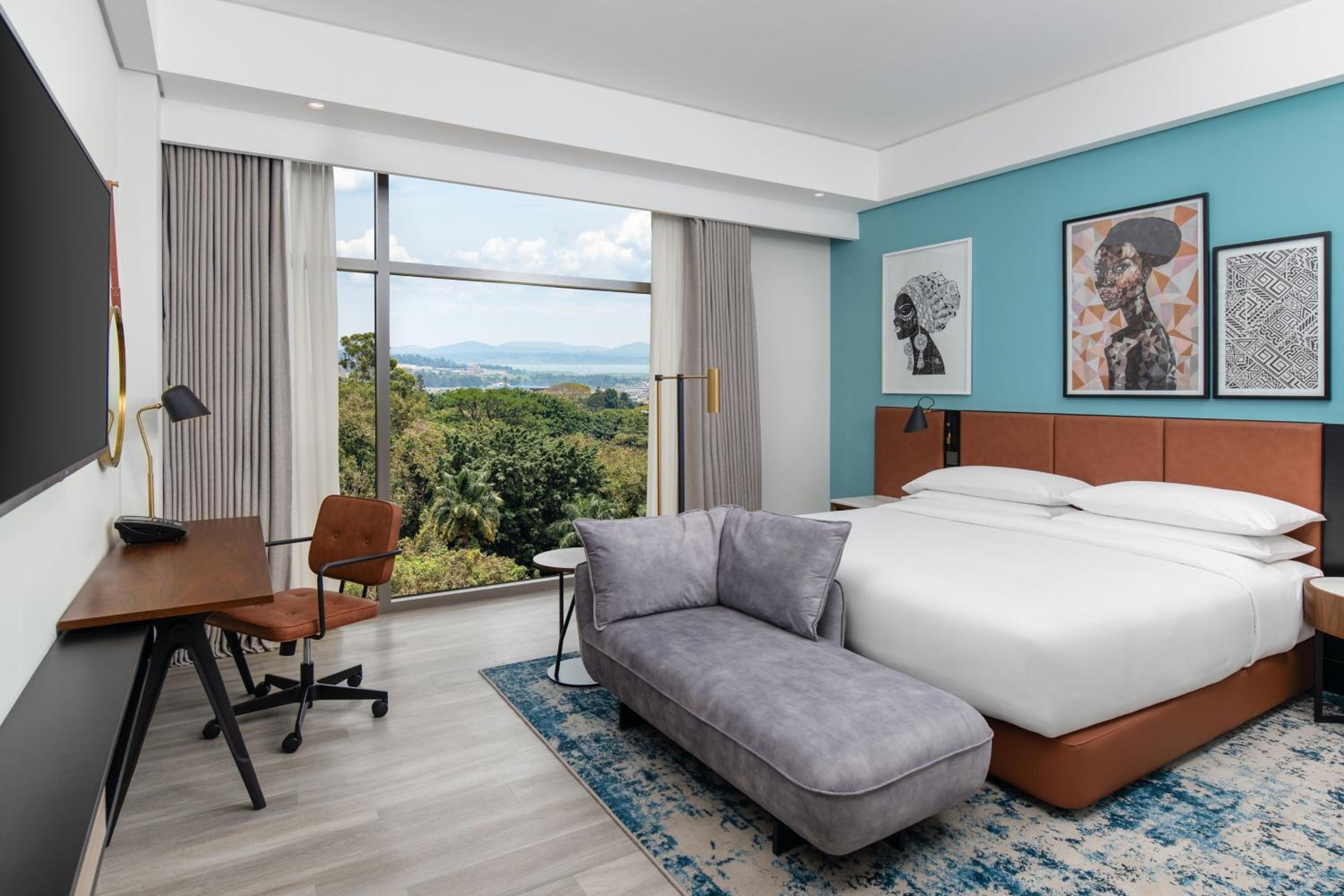 King Suite with City View - Photo 1