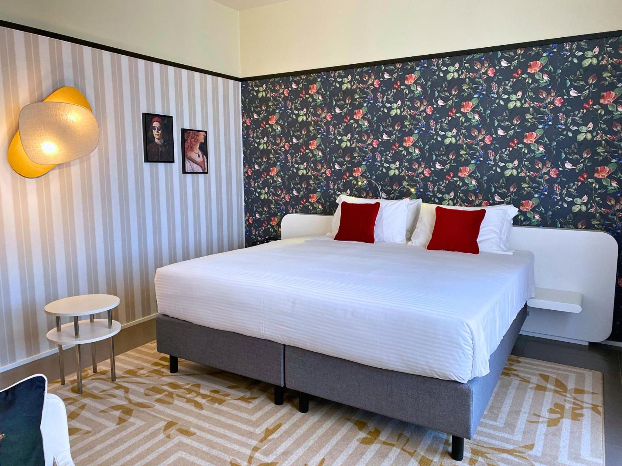 Standard Room thumbnail 5