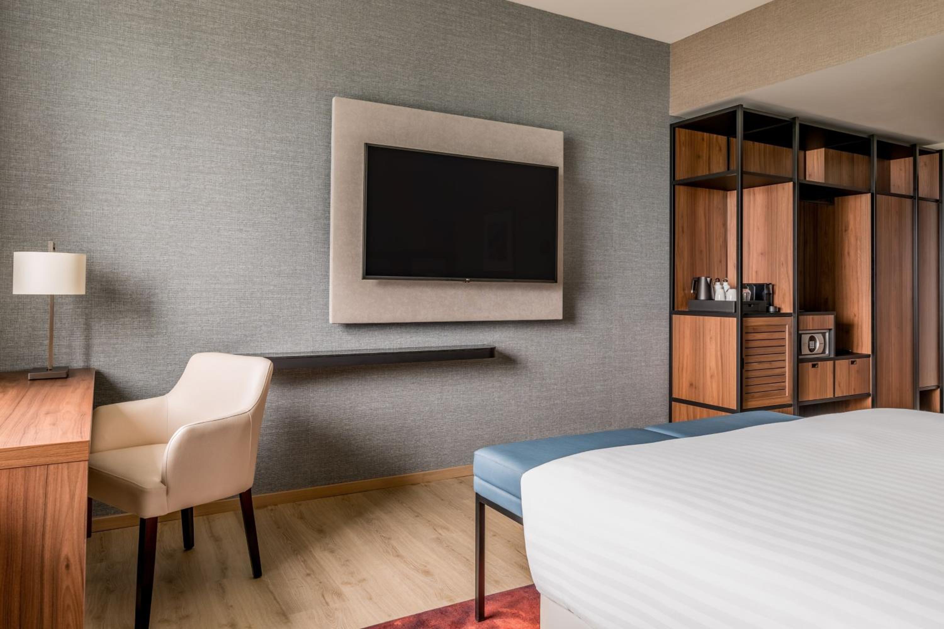 Deluxe King Room - Photo 3