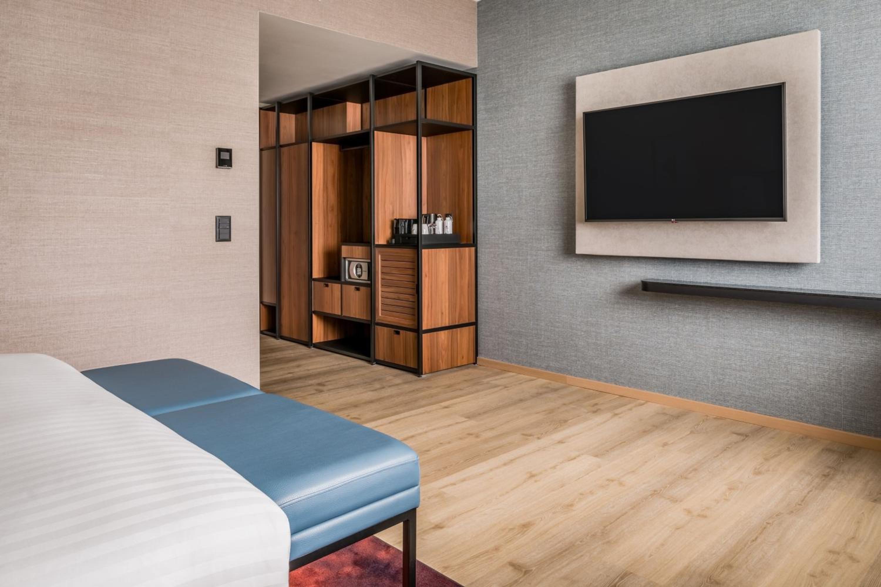 Superior King Room - Photo 5