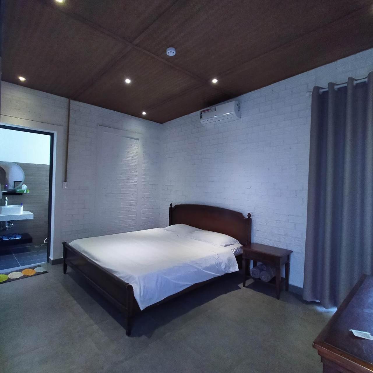 King Room with Two King Beds photo 2