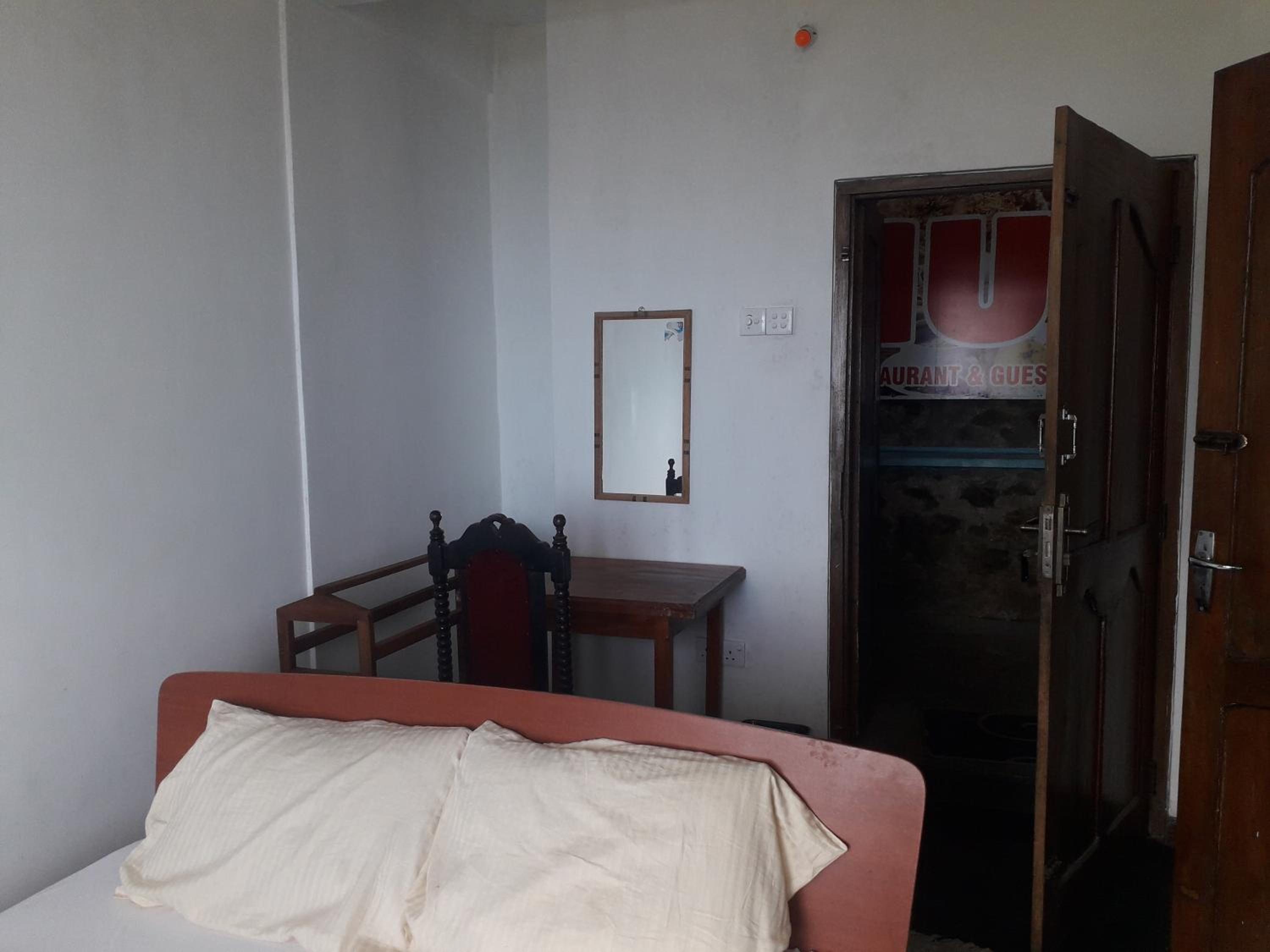 Budget Double Room photo 2