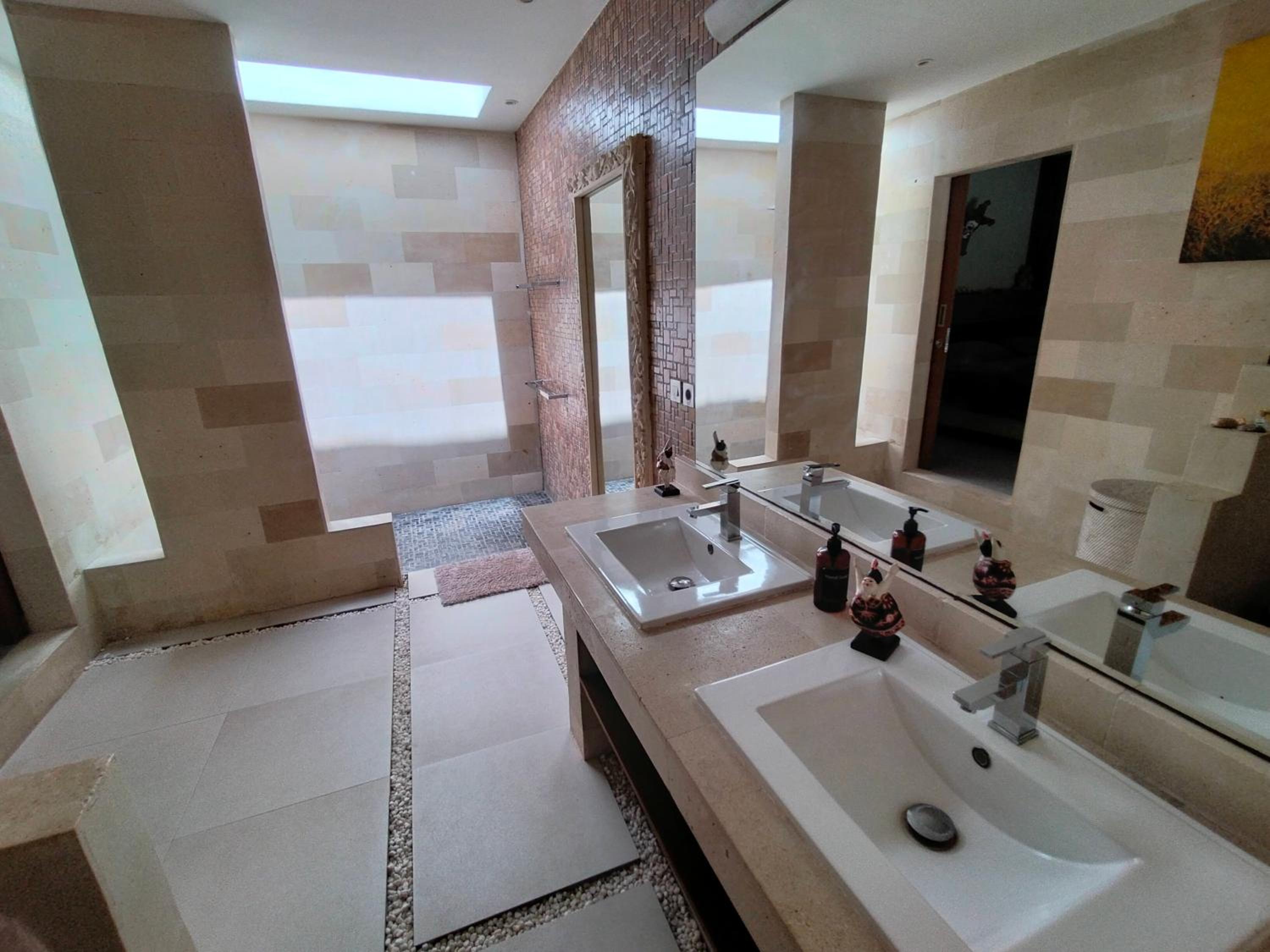 Double Room with Pool View - Photo 19