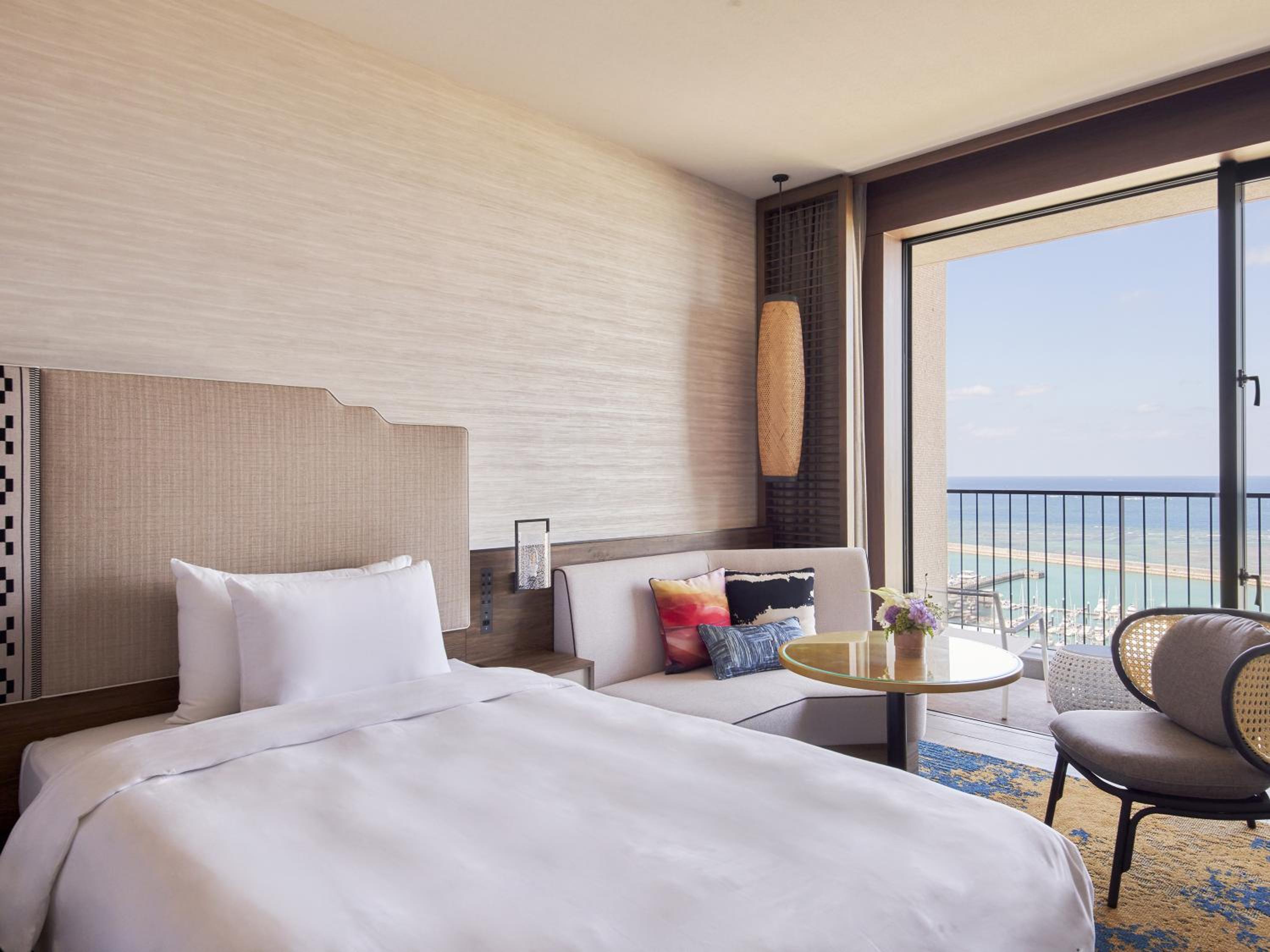 Twin Room  with Club Lounge Access - Photo 17