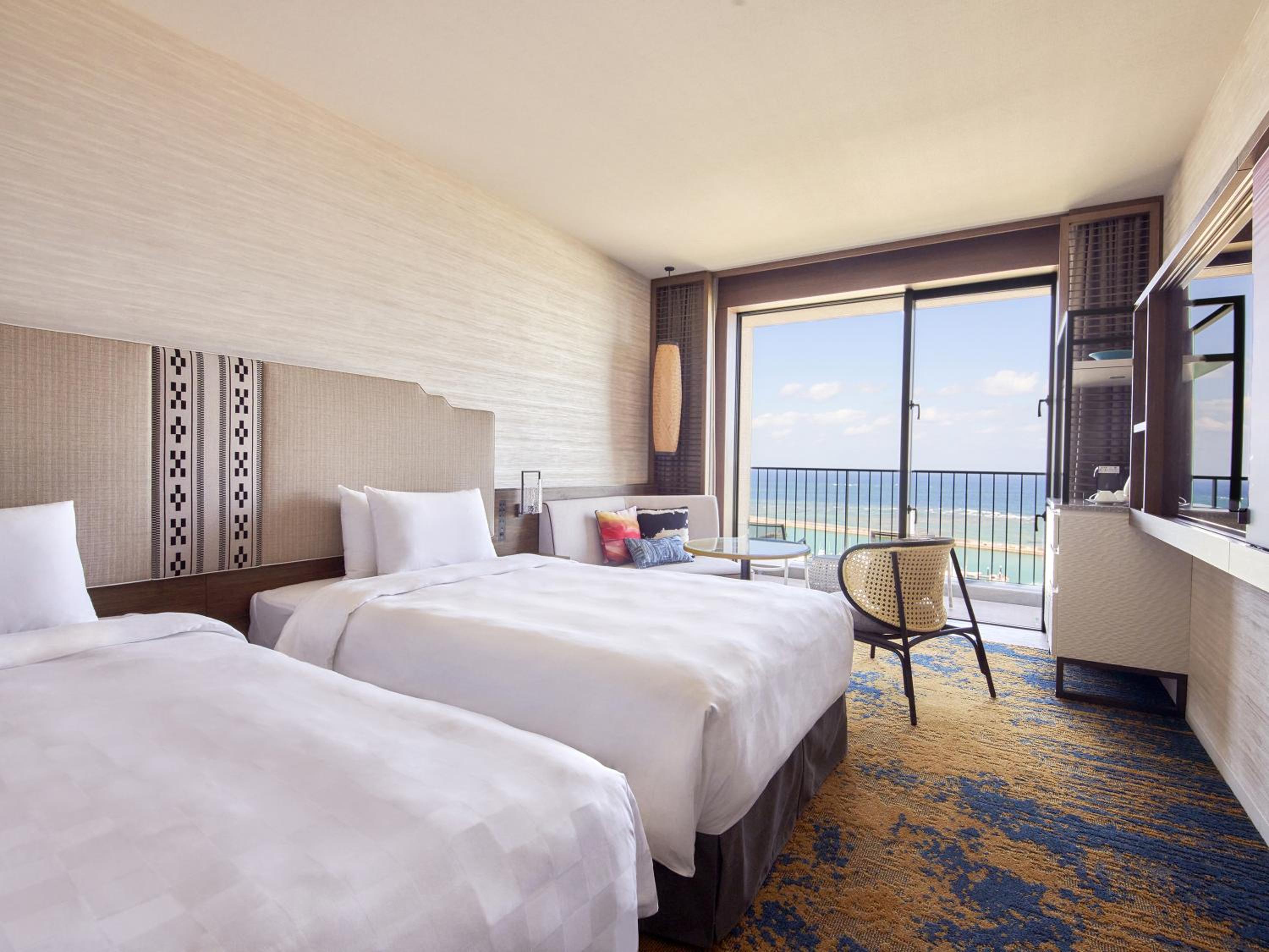 Twin Room  with Club Lounge Access - Photo 1