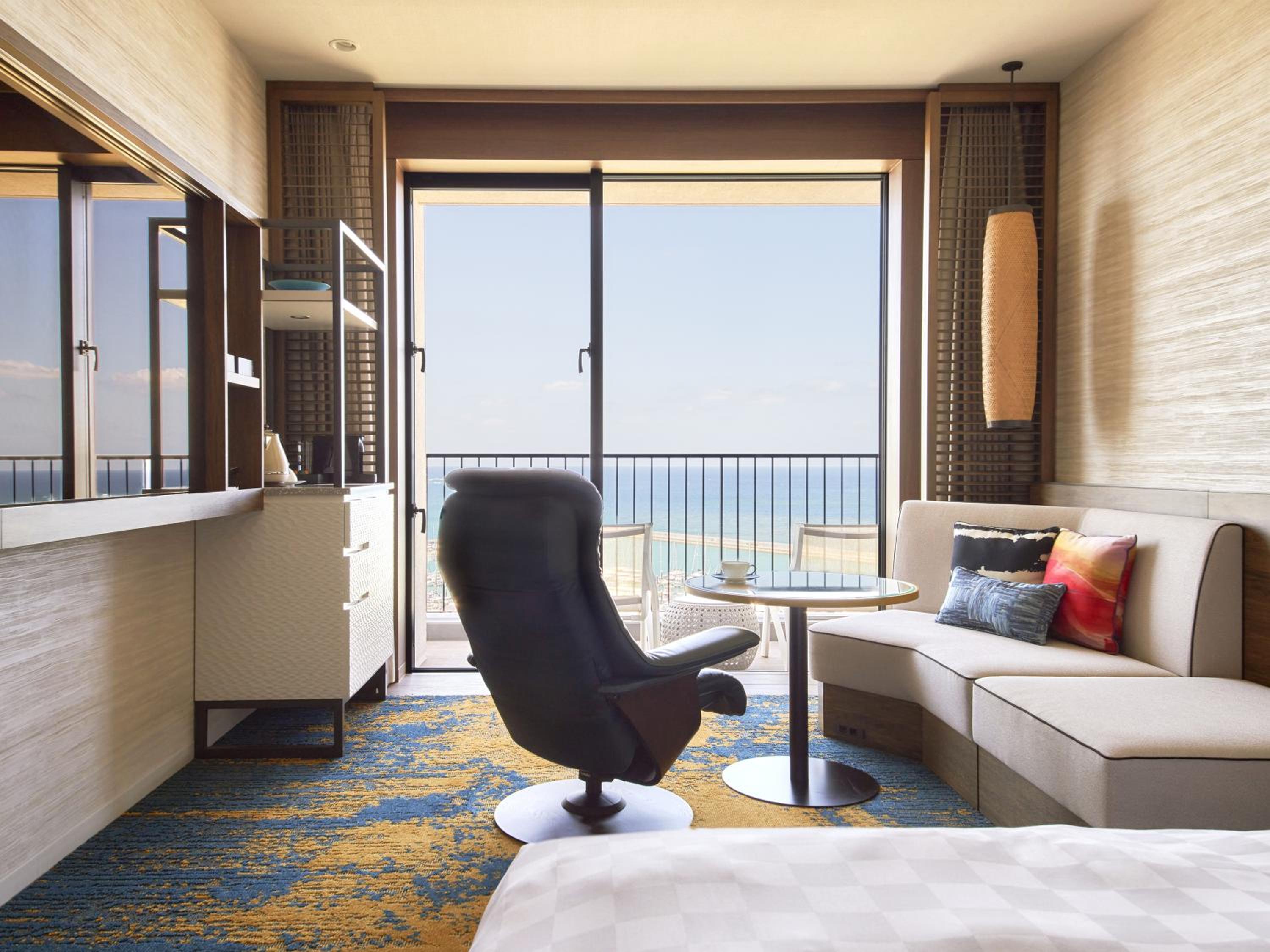 Deluxe Twin Room  with Club Lounge Access - Photo 19